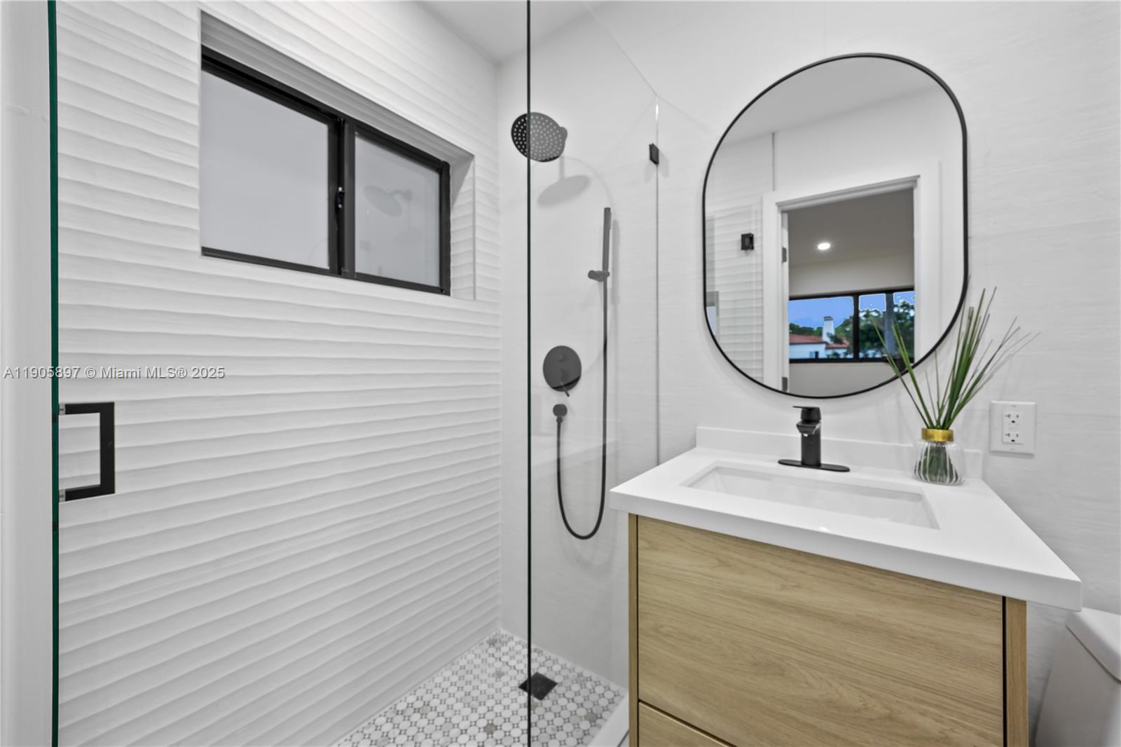   /  2088 sq. ft. $ 2025-10-31 0 foto