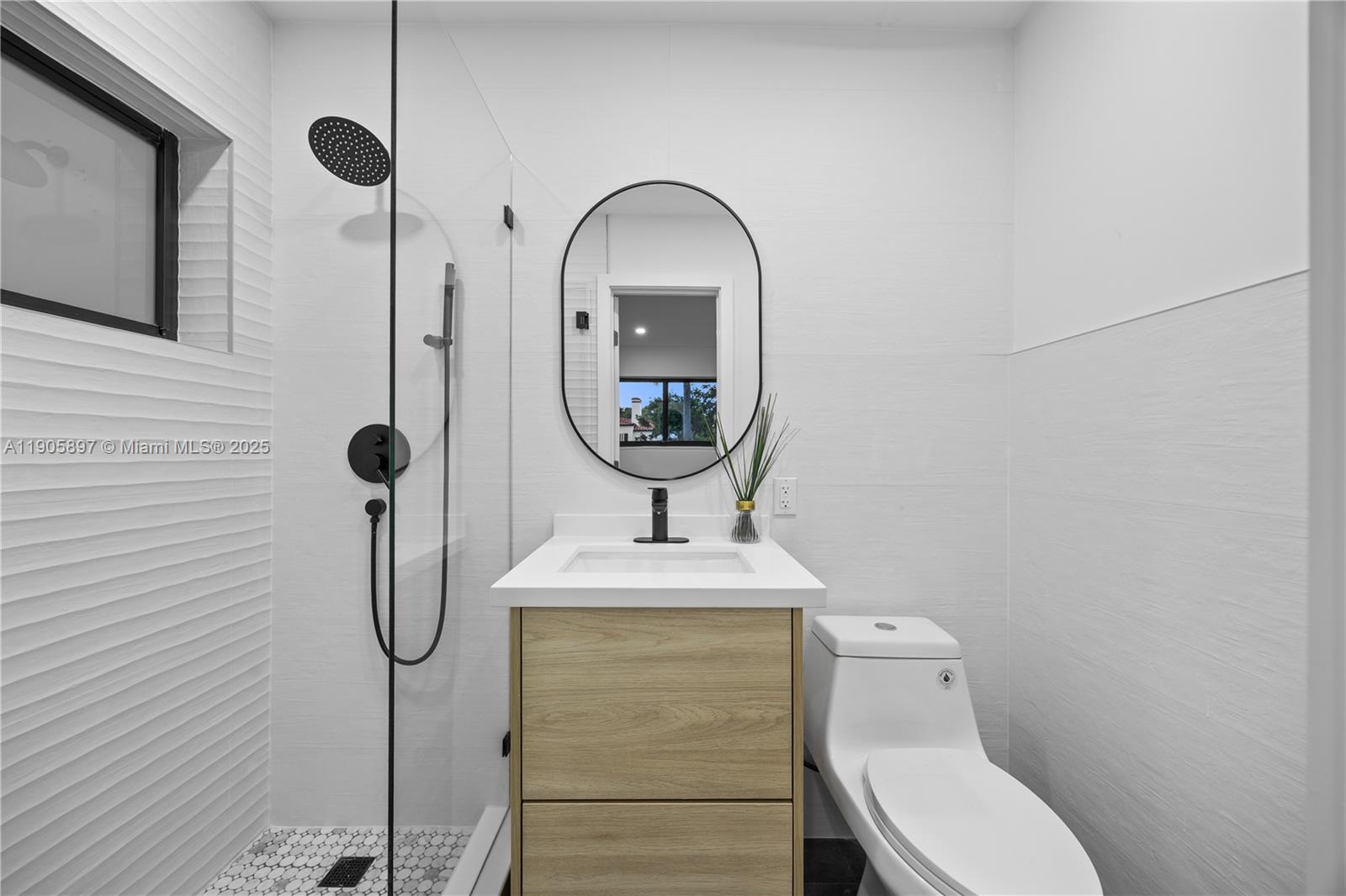   /  2088 sq. ft. $ 2025-10-31 0 foto