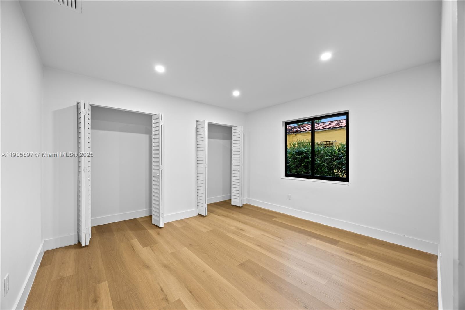   /  2088 sq. ft. $ 2025-10-31 0 foto