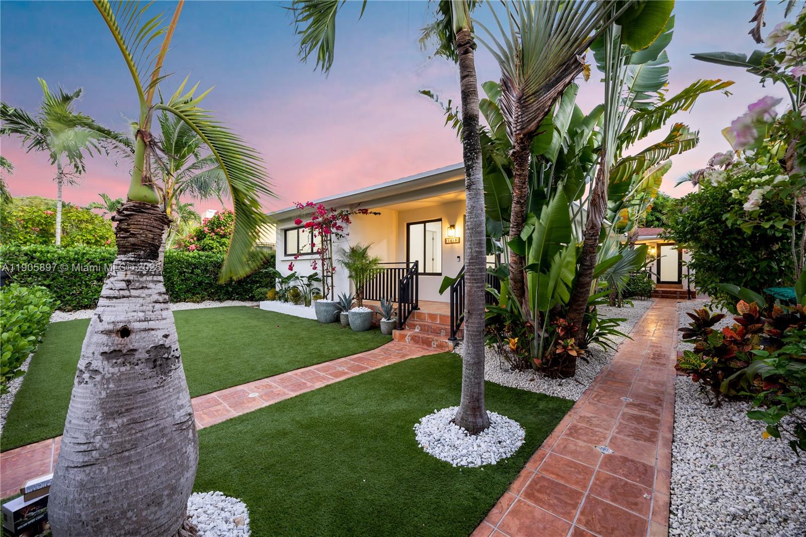   /  2088 sq. ft. $ 2025-10-31 0 foto