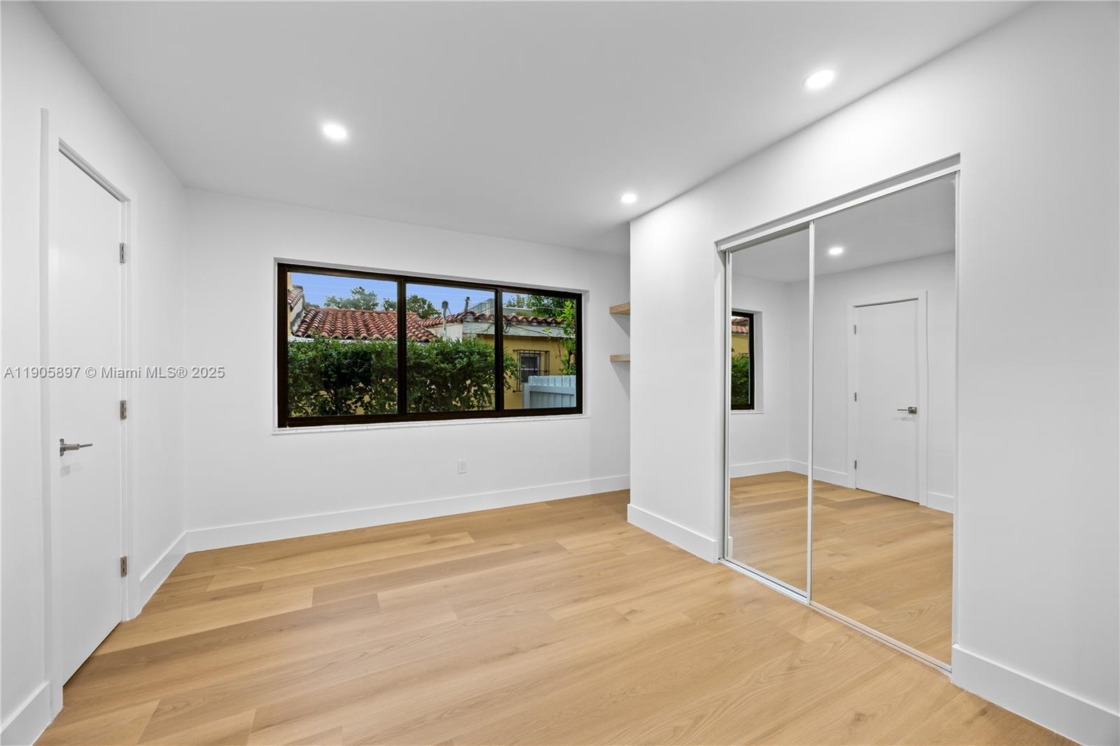   /  2088 sq. ft. $ 2025-10-31 0 foto