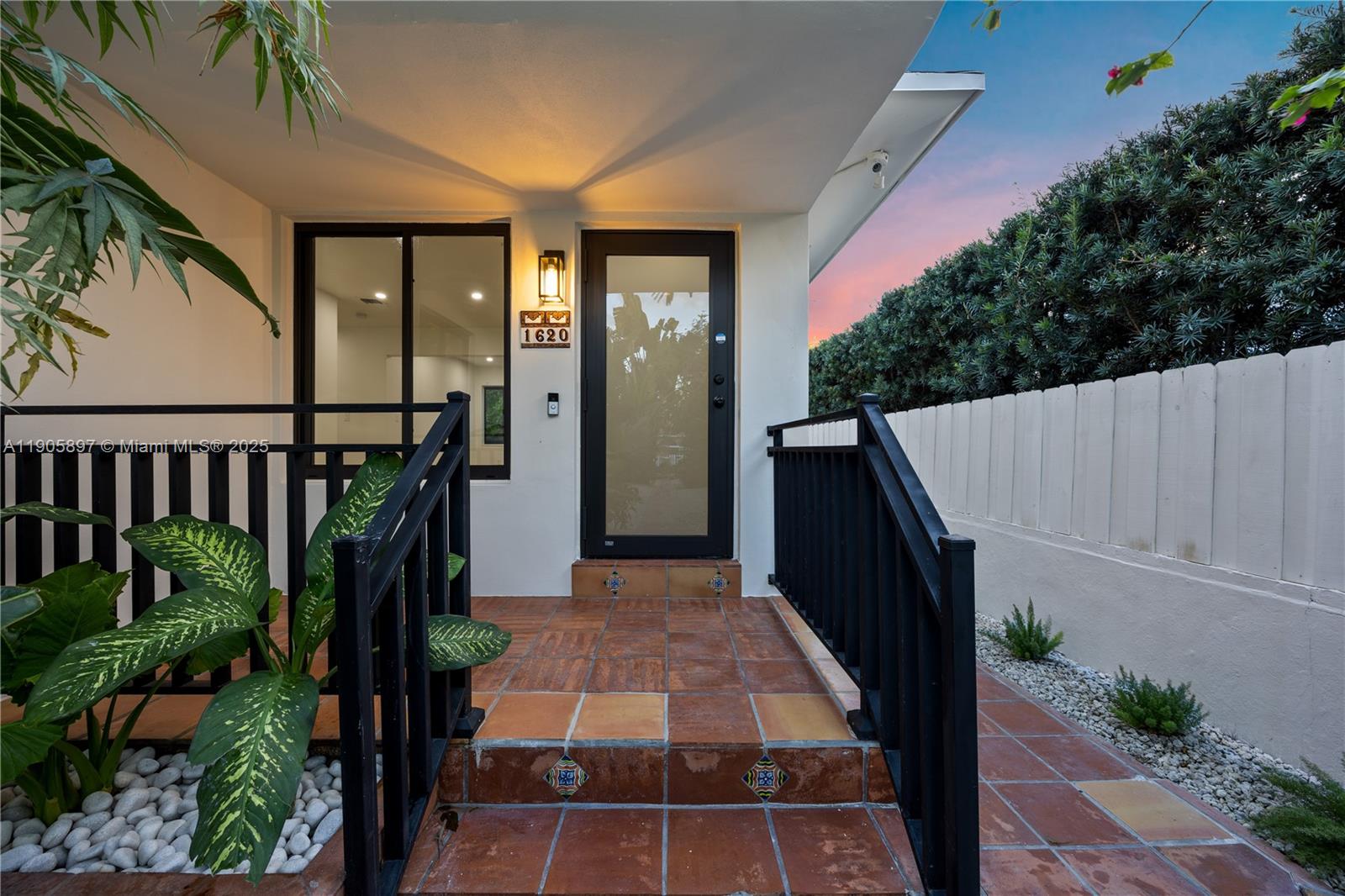   /  2088 sq. ft. $ 2025-10-31 0 foto