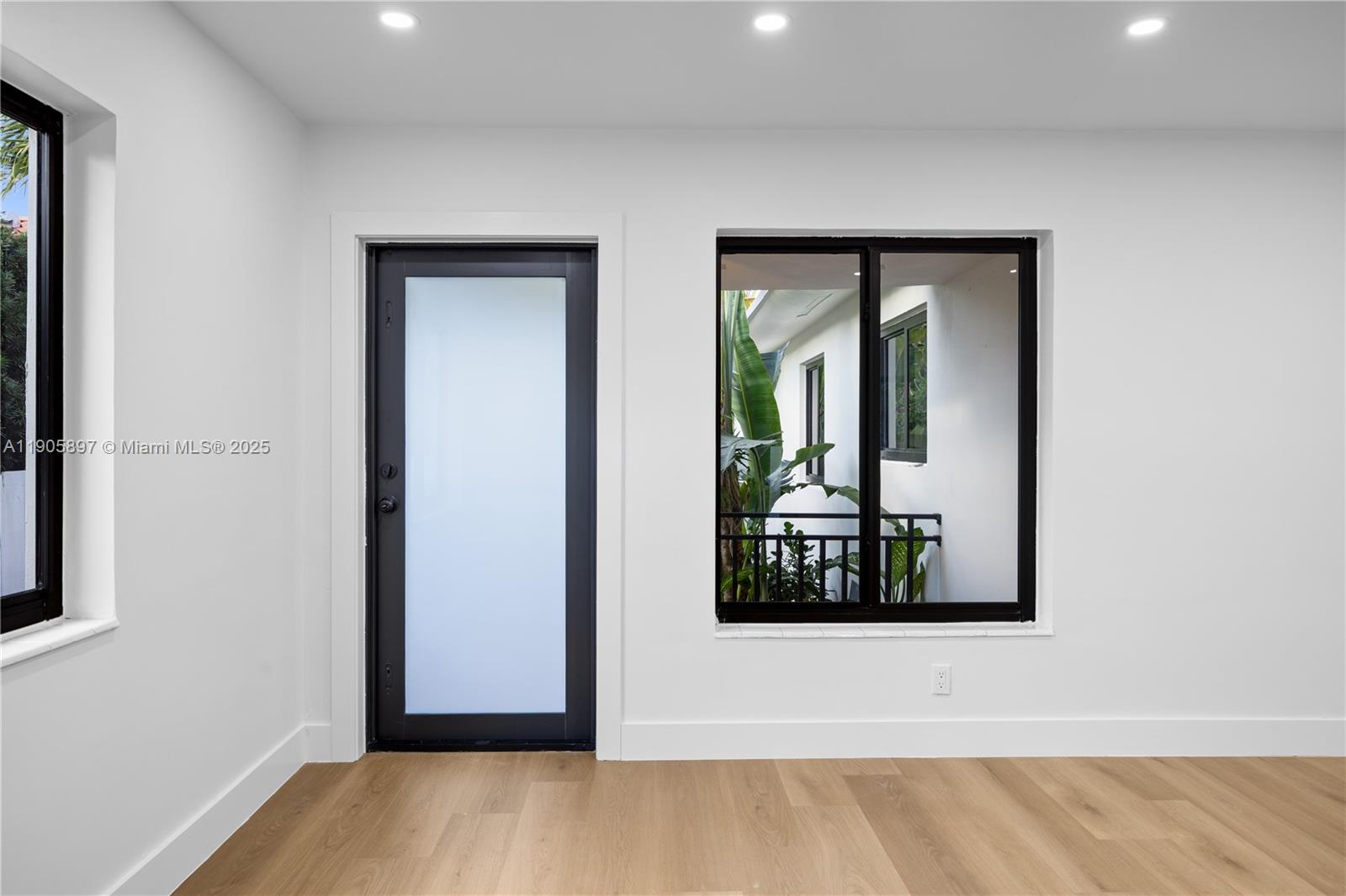   /  2088 sq. ft. $ 2025-10-31 0 foto