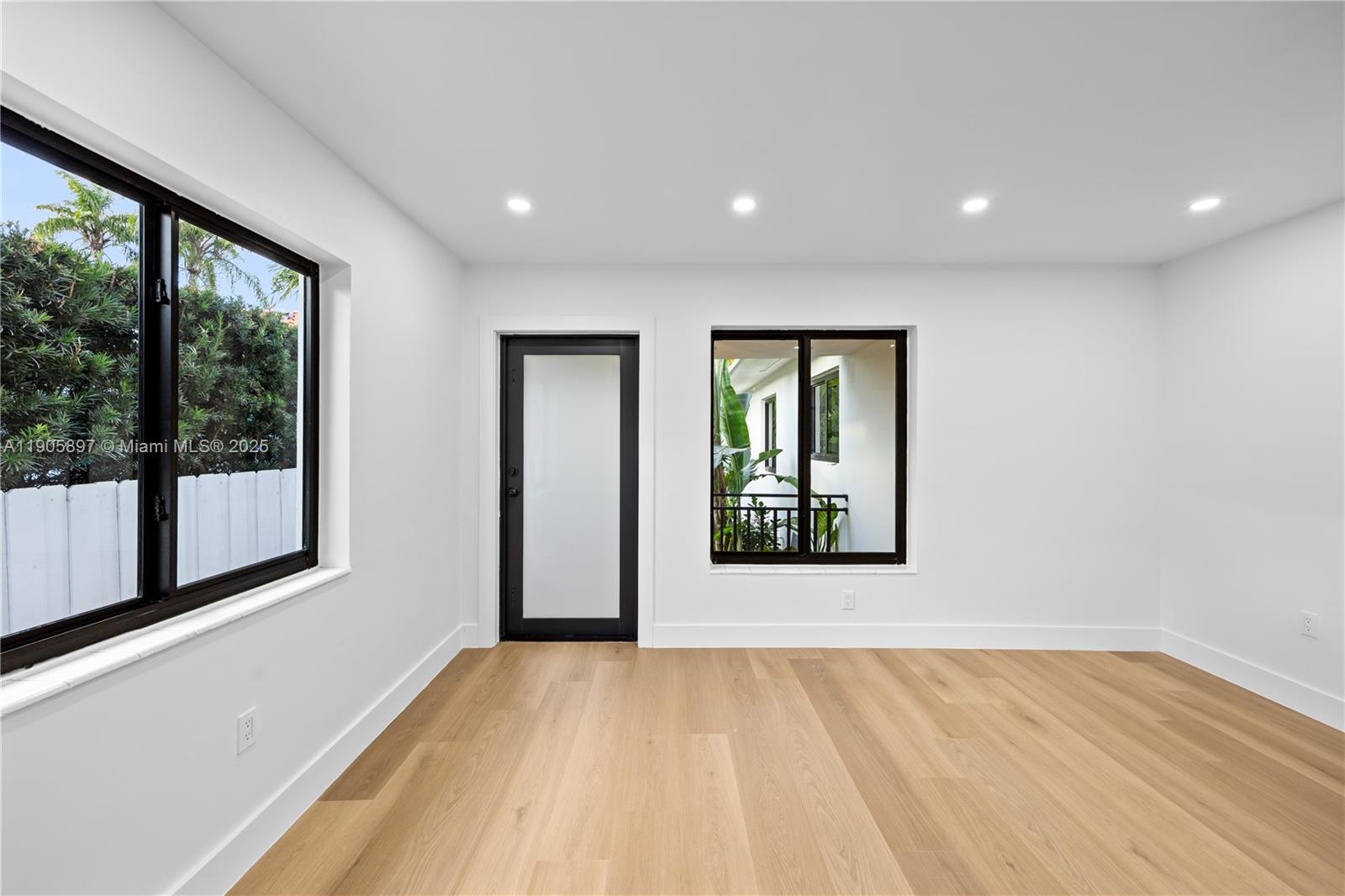   /  2088 sq. ft. $ 2025-10-31 0 foto