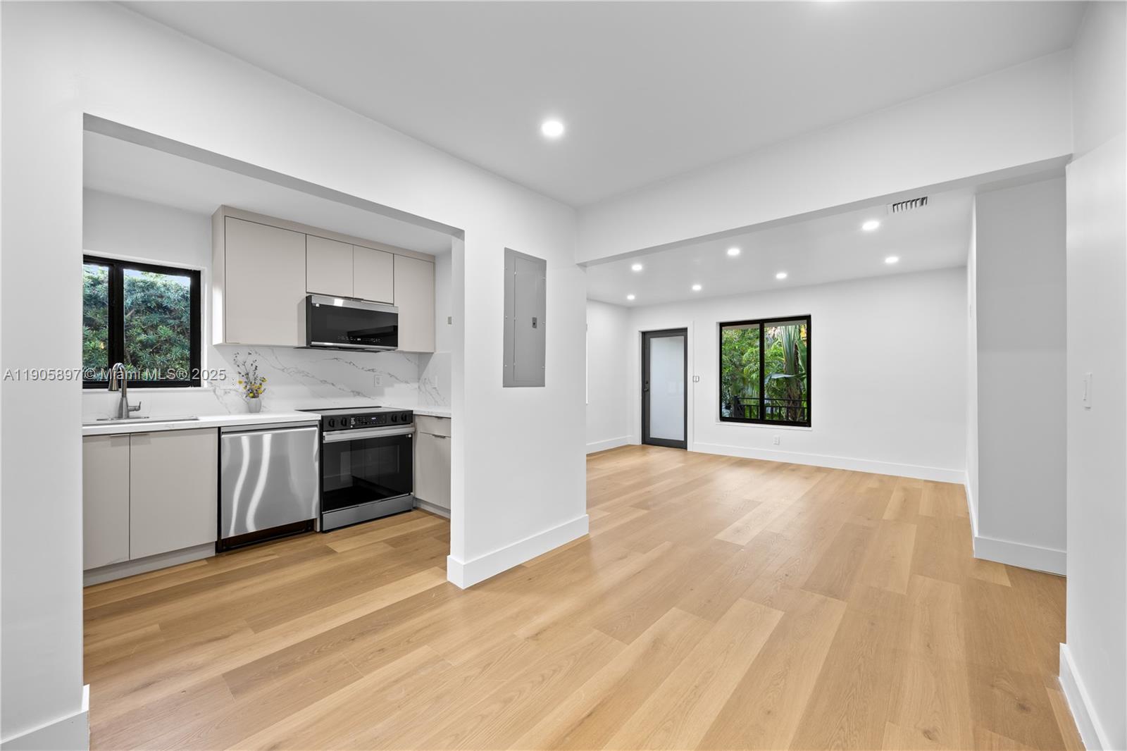   /  2088 sq. ft. $ 2025-10-31 0 foto