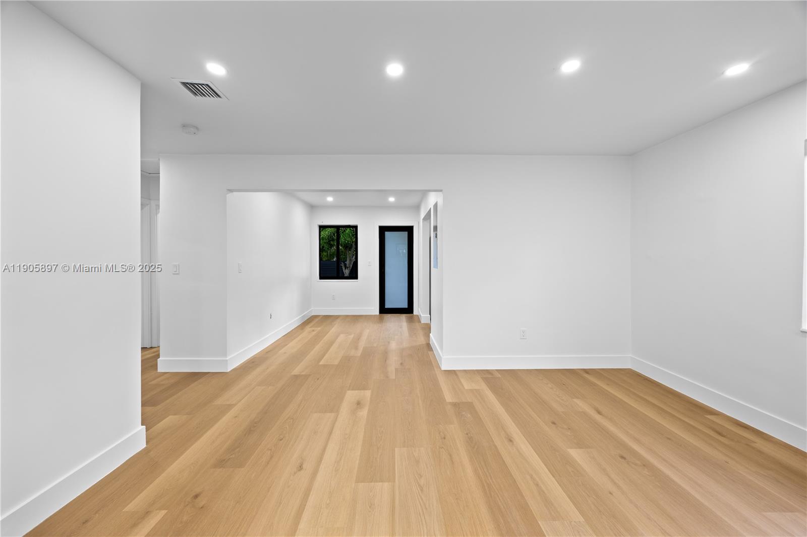   /  2088 sq. ft. $ 2025-10-31 0 foto