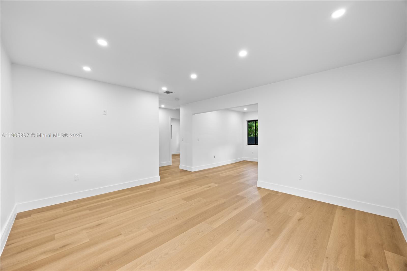   /  2088 sq. ft. $ 2025-10-31 0 foto