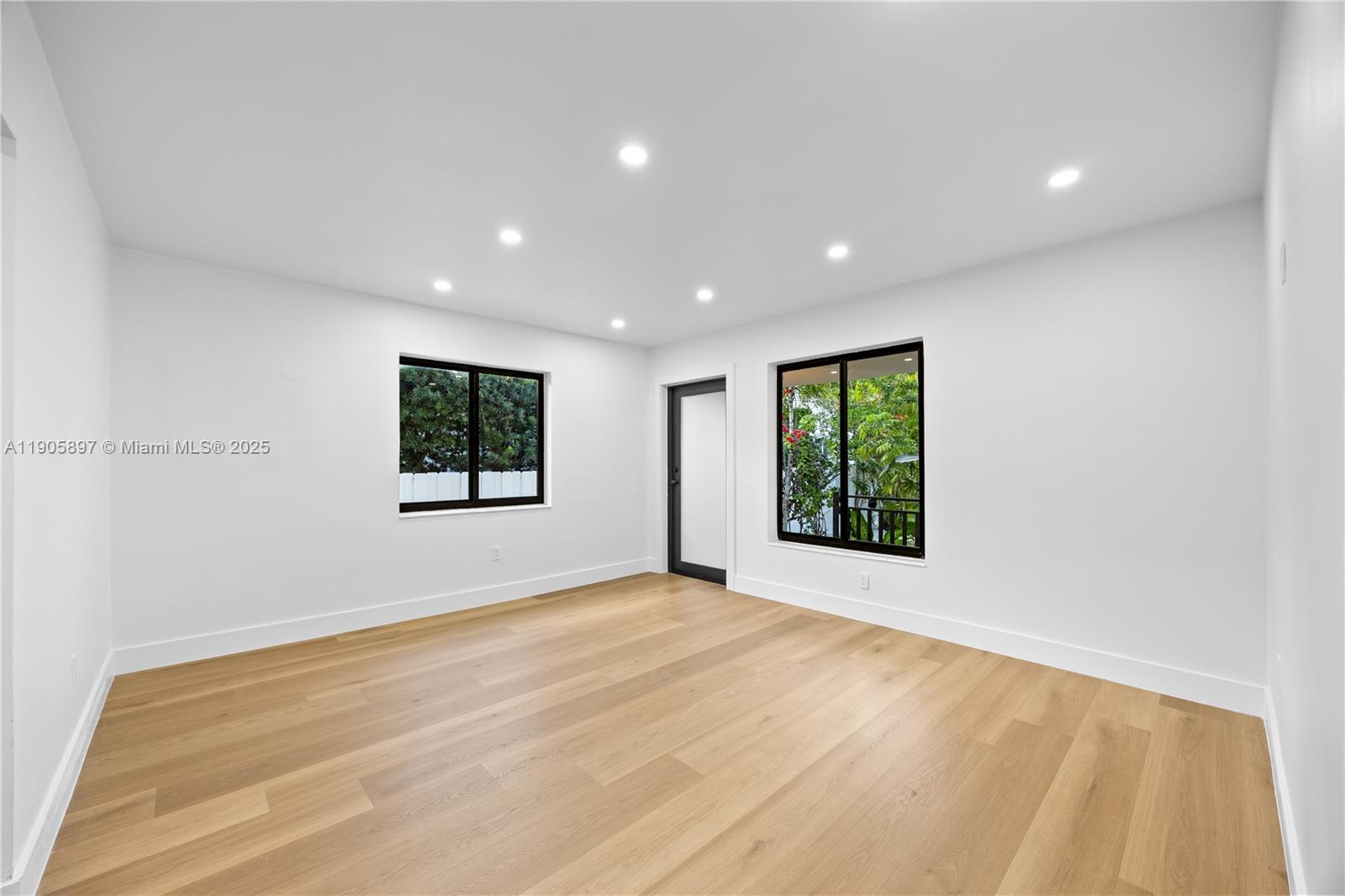   /  2088 sq. ft. $ 2025-10-31 0 foto