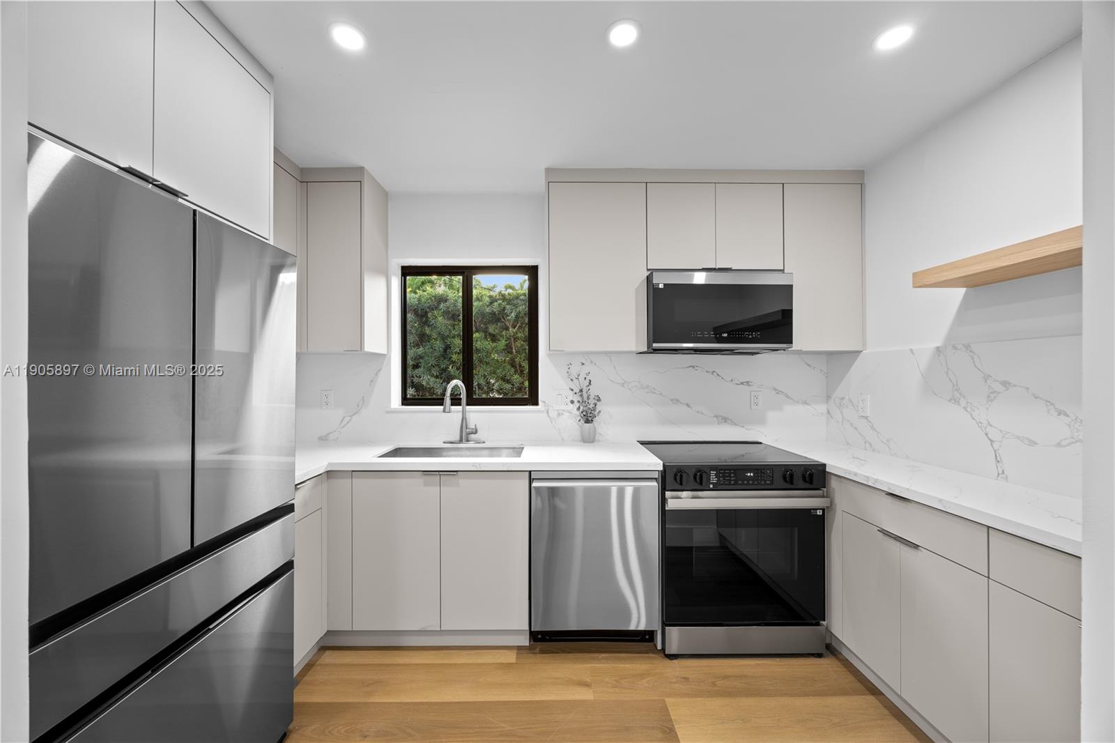   /  2088 sq. ft. $ 2025-10-31 0 foto