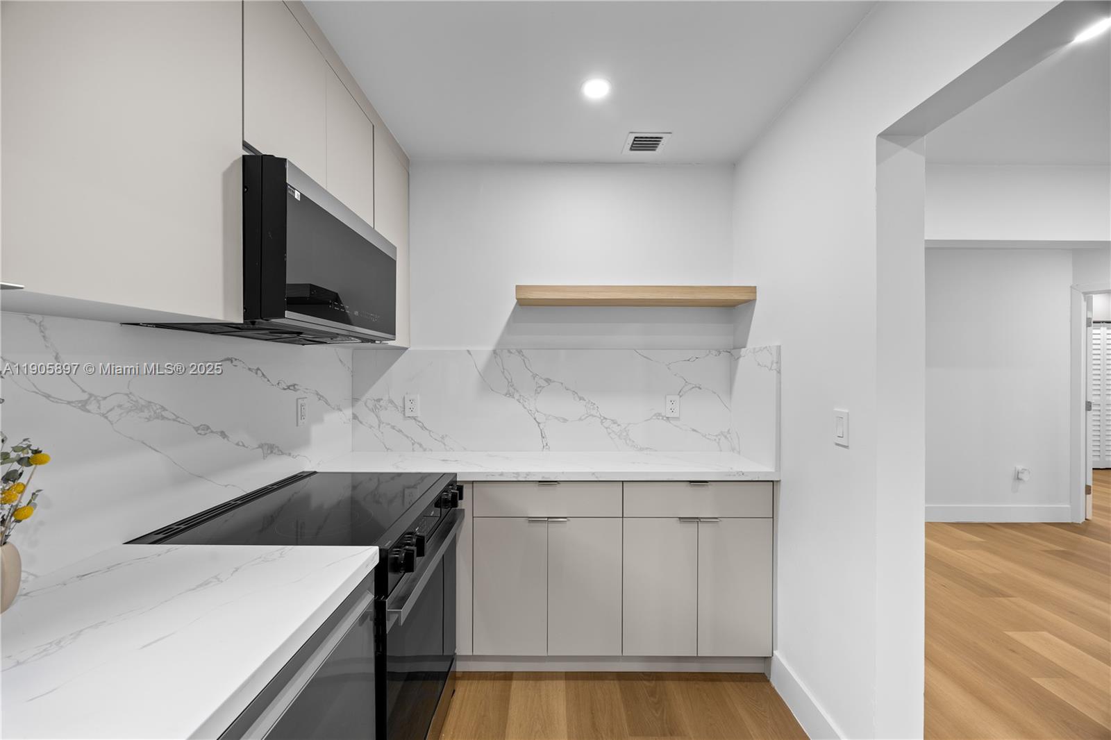   /  2088 sq. ft. $ 2025-10-31 0 foto