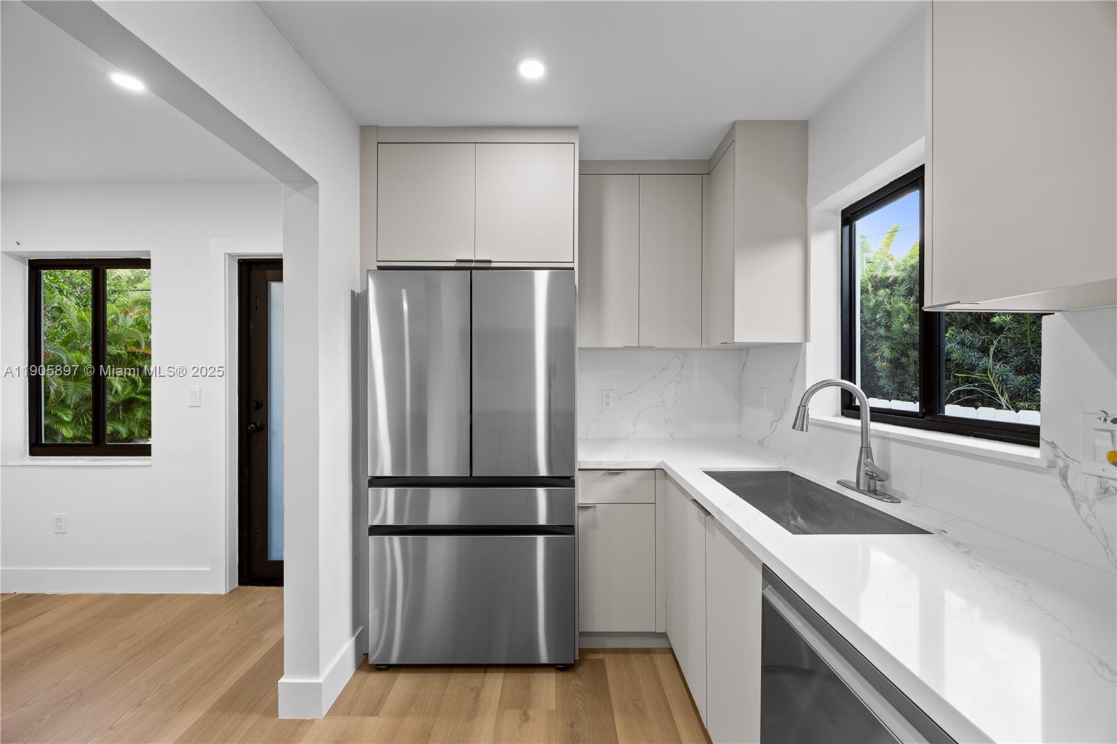   /  2088 sq. ft. $ 2025-10-31 0 foto