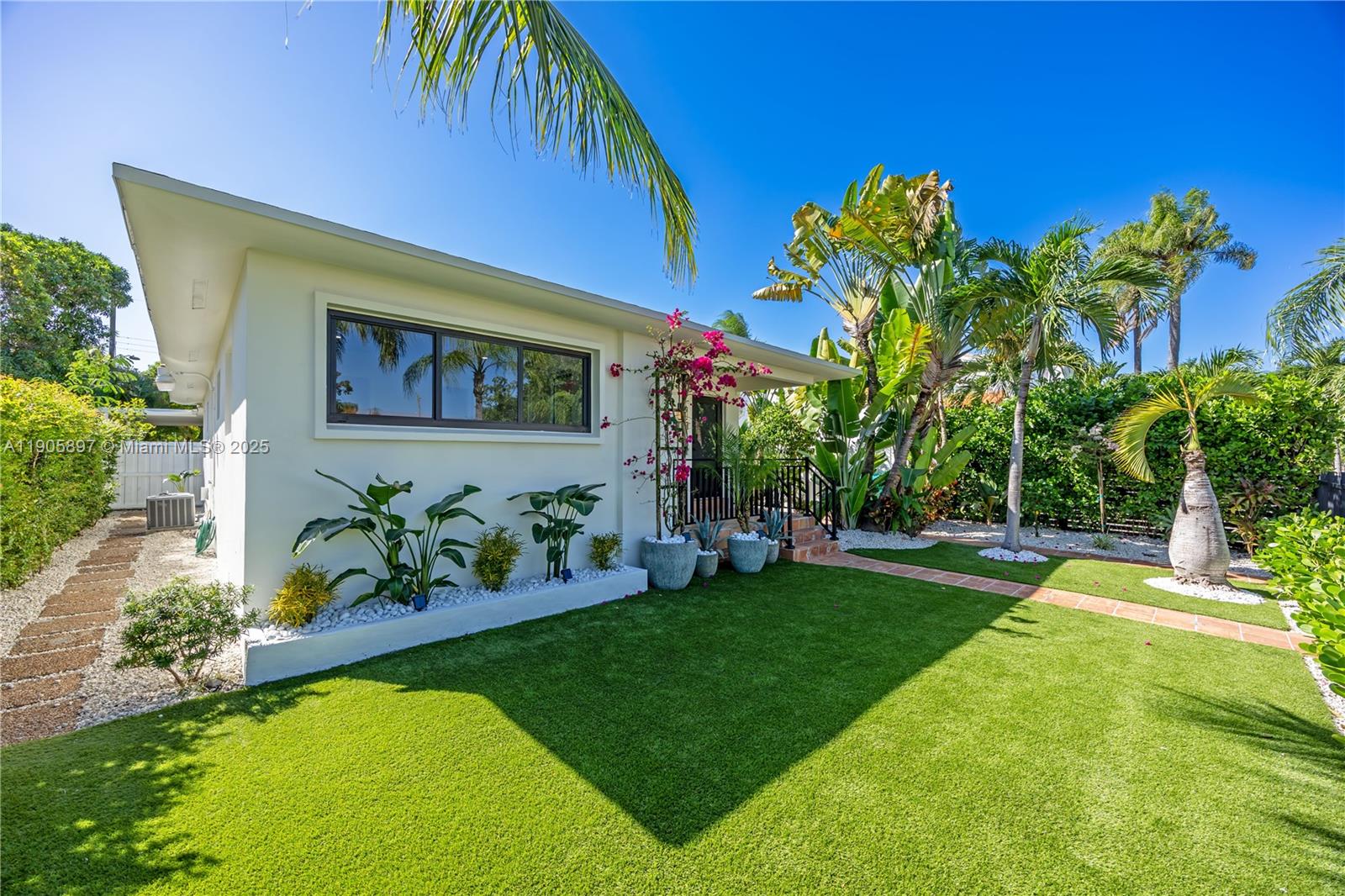   /  2088 sq. ft. $ 2025-10-31 0 foto