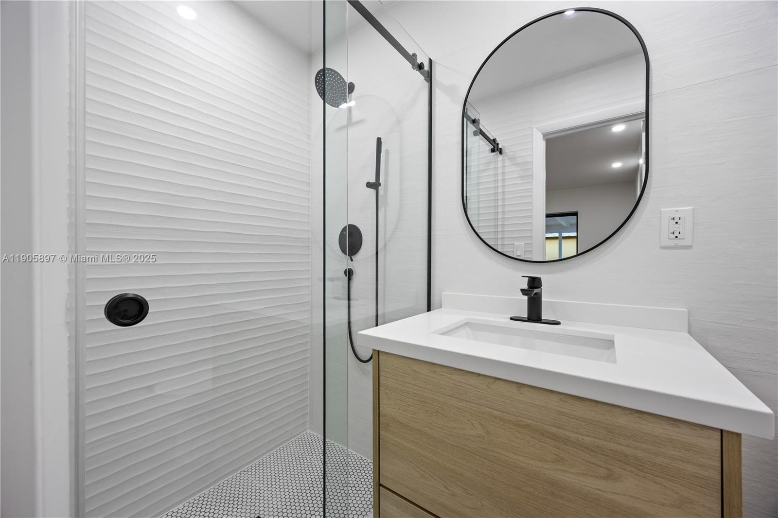   /  2088 sq. ft. $ 2025-10-31 0 foto