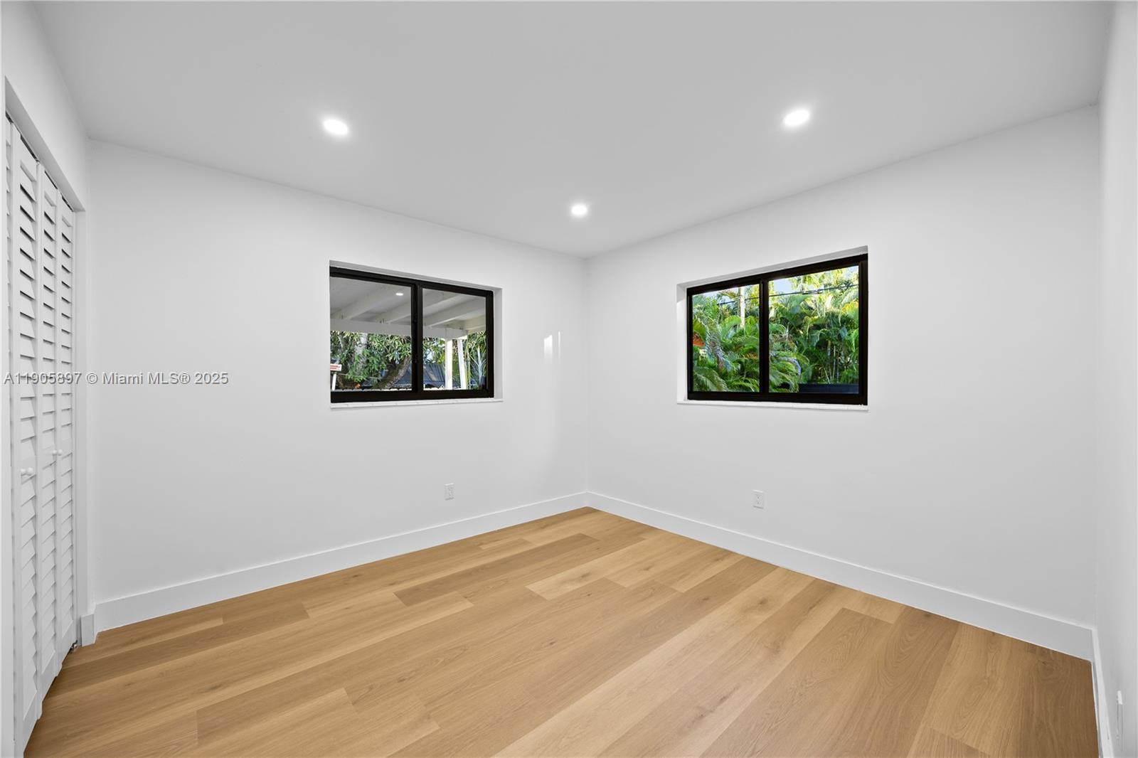   /  2088 sq. ft. $ 2025-10-31 0 foto