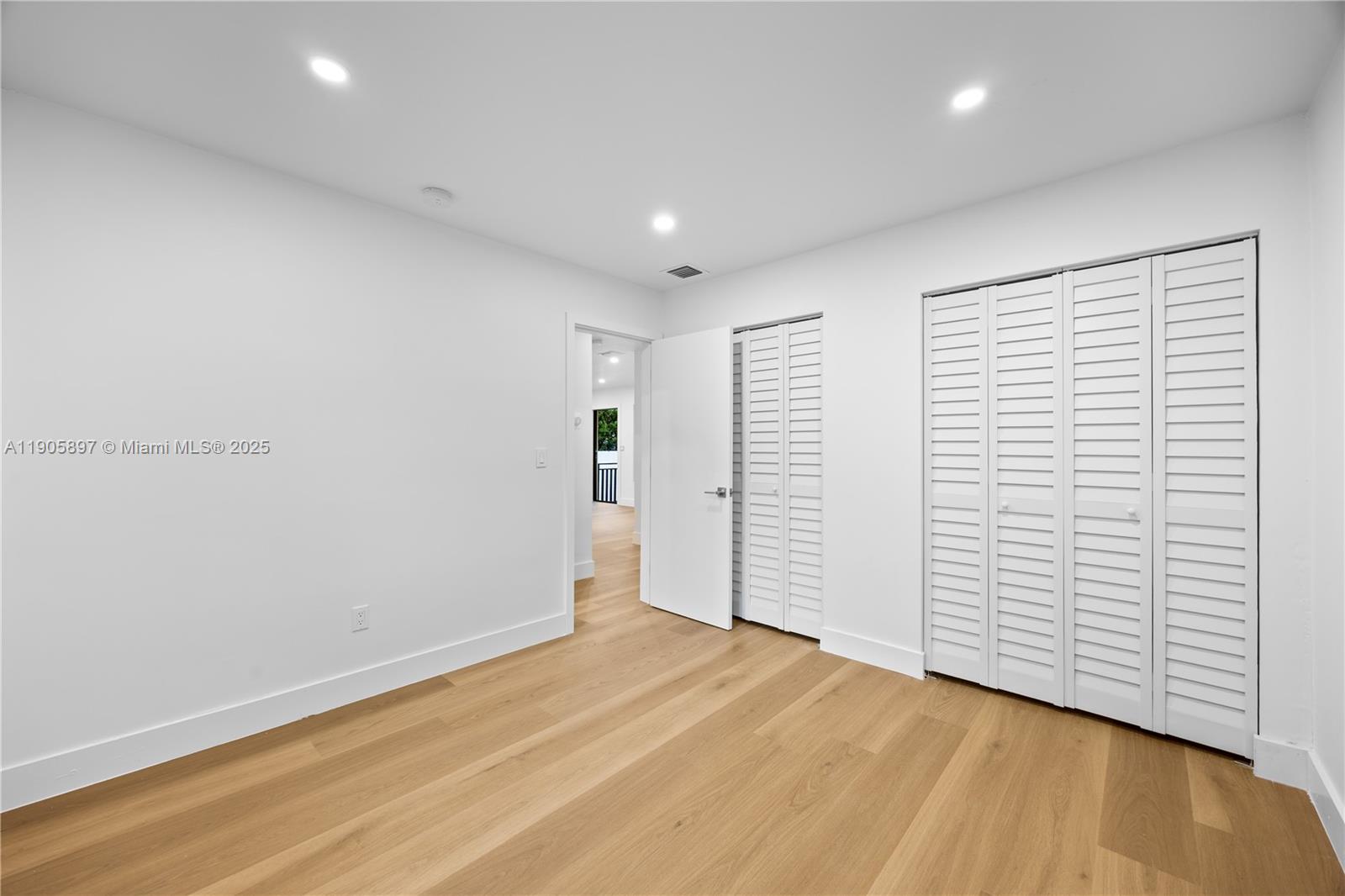   /  2088 sq. ft. $ 2025-10-31 0 foto