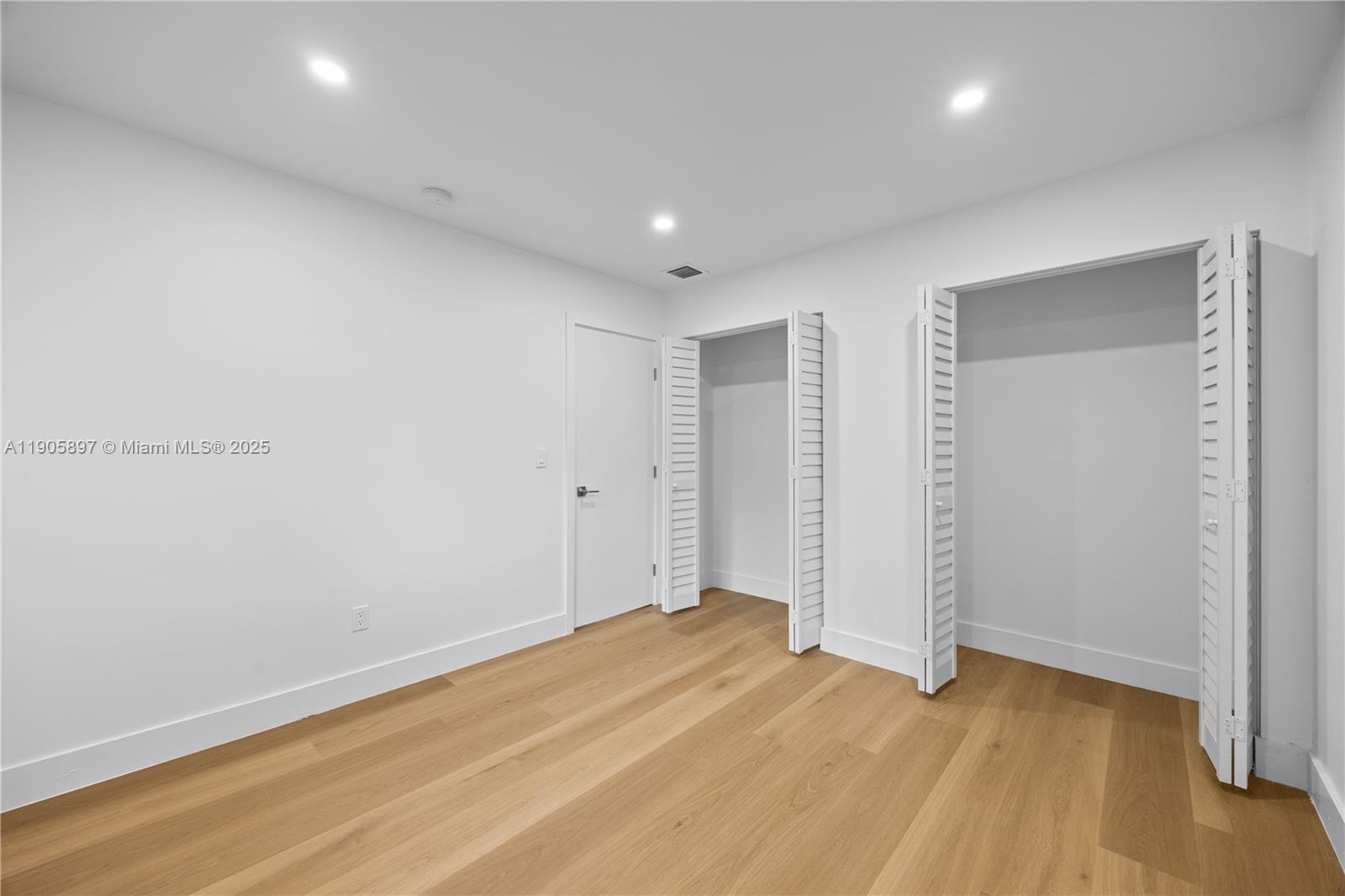   /  2088 sq. ft. $ 2025-10-31 0 foto