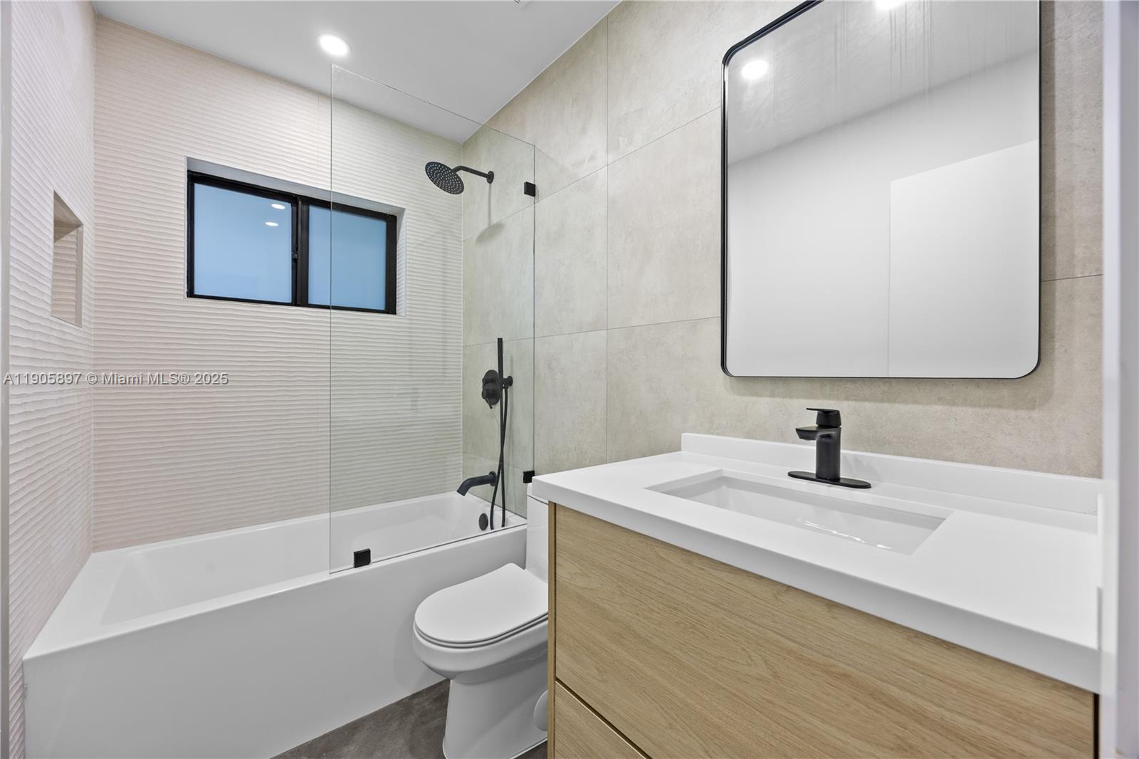   /  2088 sq. ft. $ 2025-10-31 0 foto