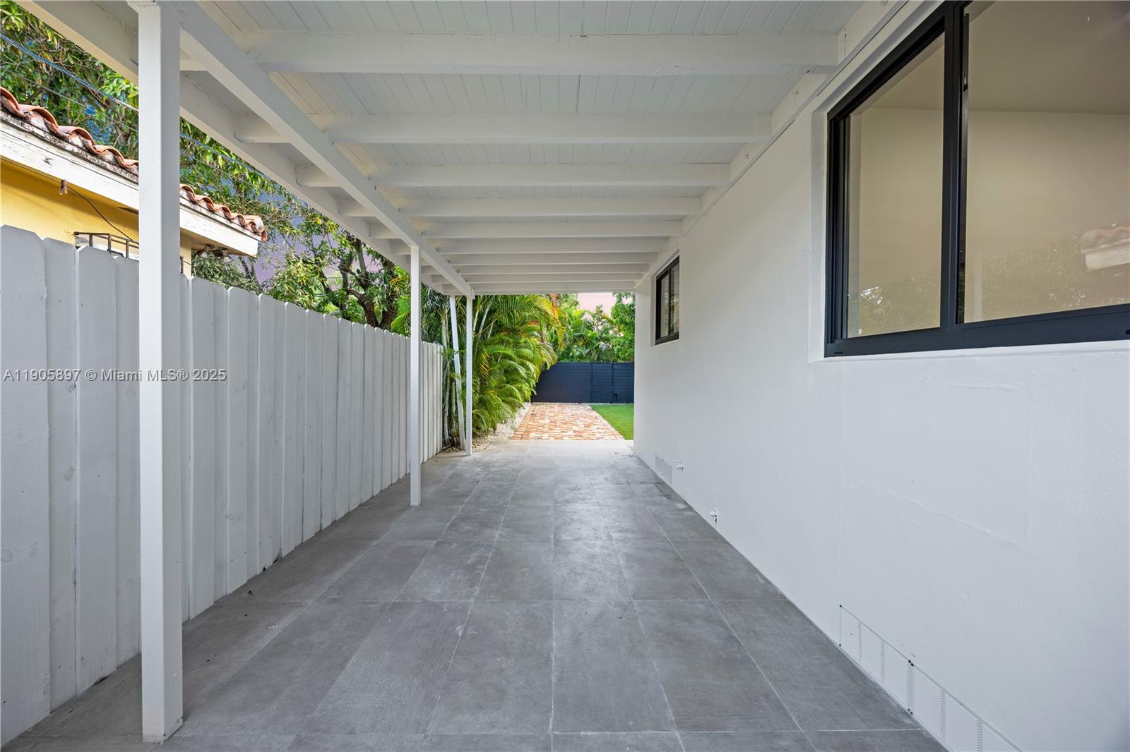   /  2088 sq. ft. $ 2025-10-31 0 foto