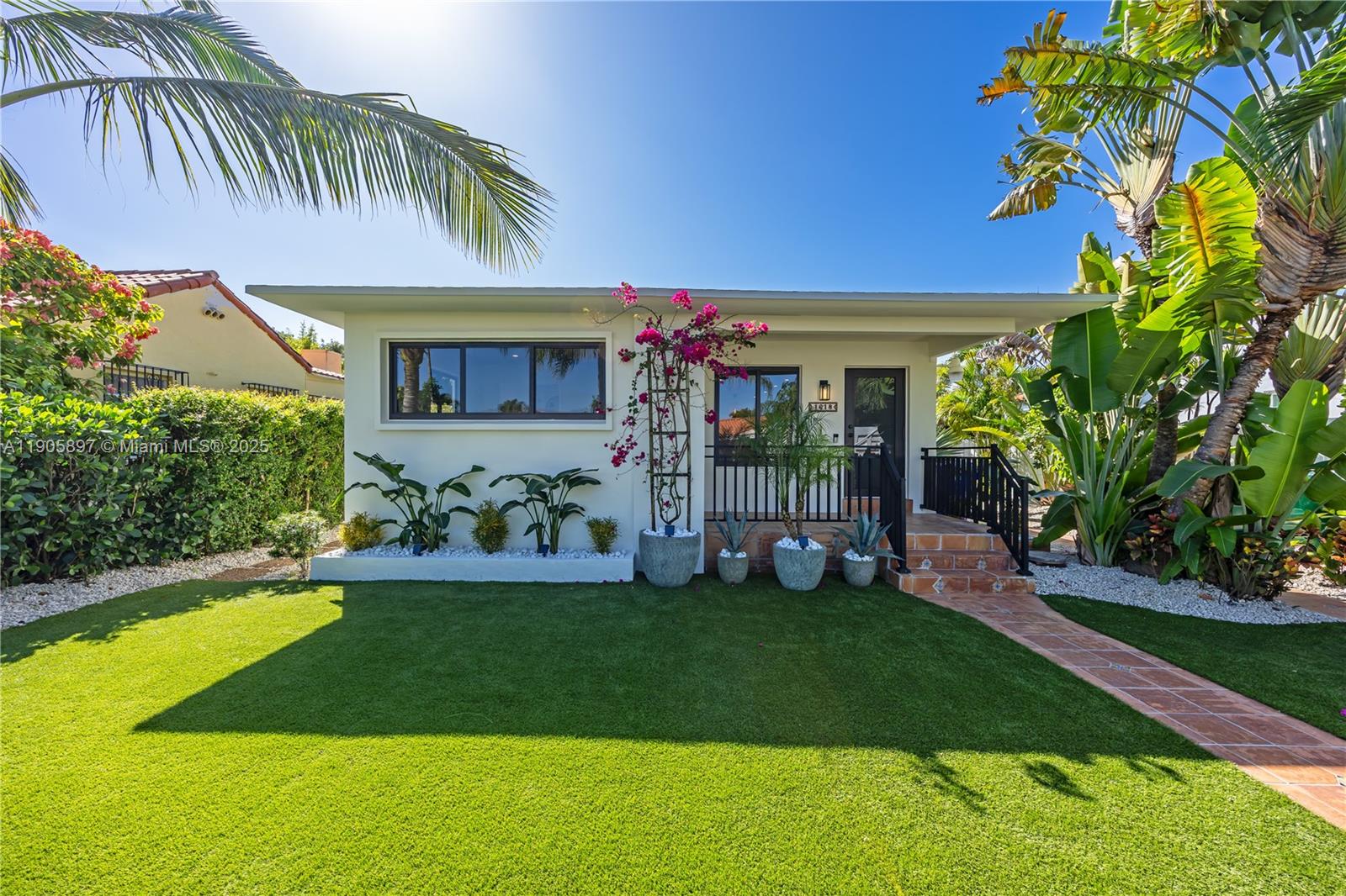   /  2088 sq. ft. $ 2025-10-31 0 foto