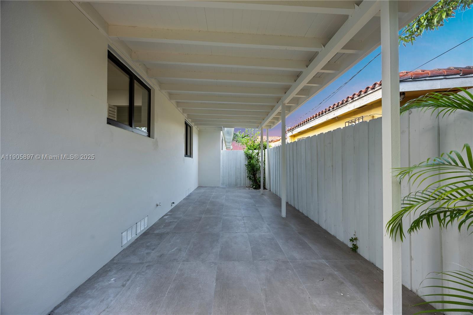   /  2088 sq. ft. $ 2025-10-31 0 foto