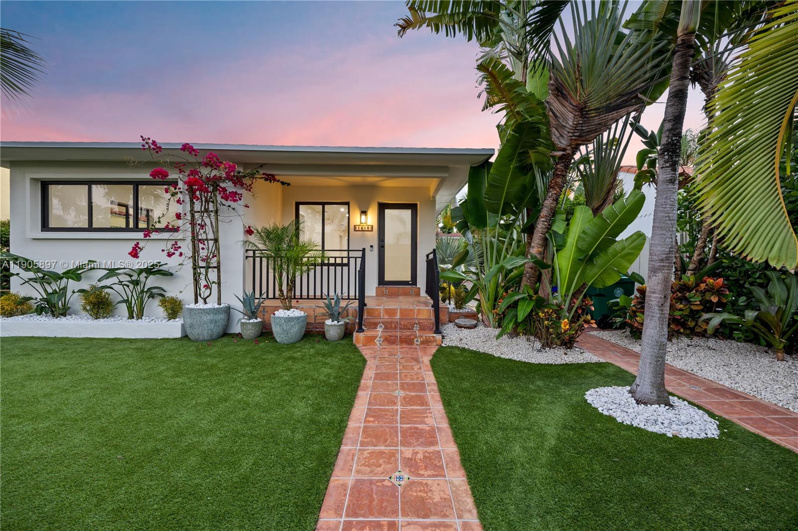   /  2088 sq. ft. $ 2025-10-31 0 foto