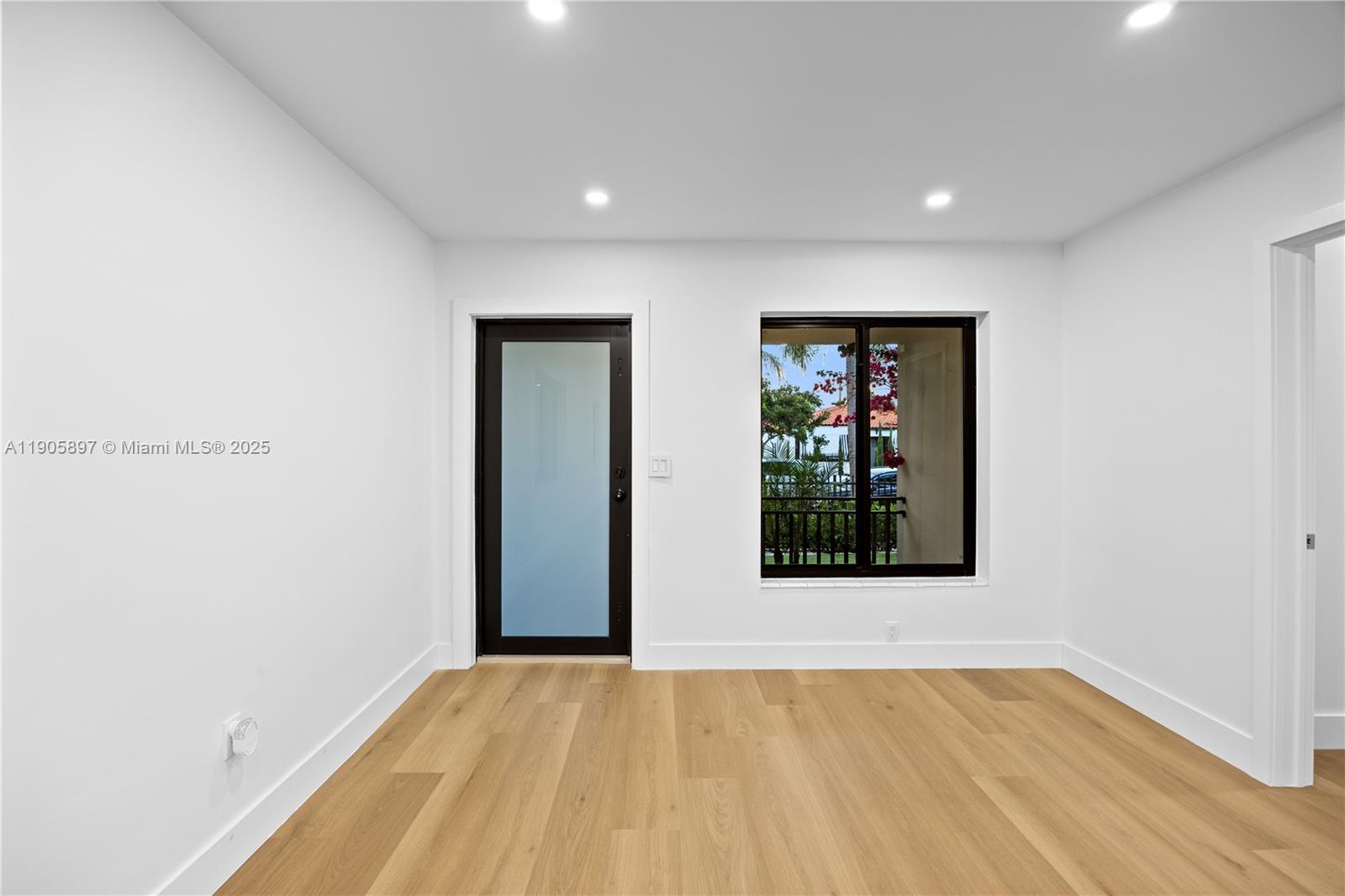   /  2088 sq. ft. $ 2025-10-31 0 foto