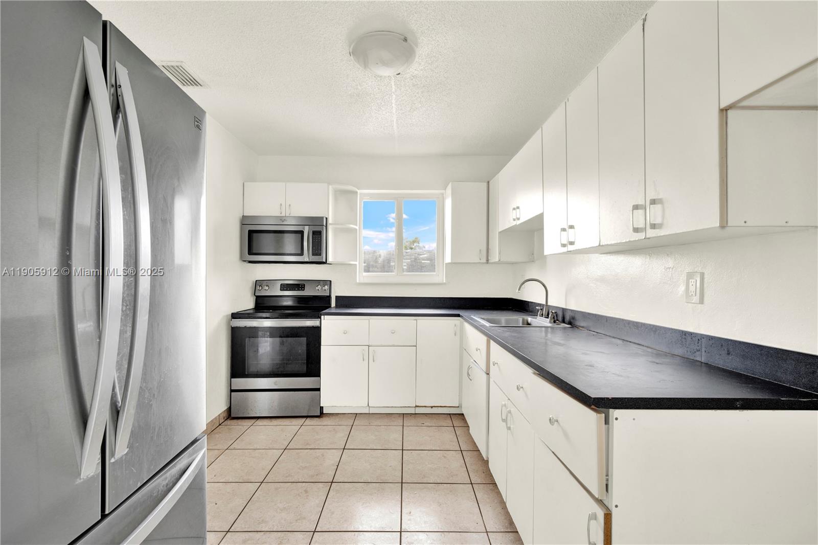 See details   /  3380 sq. ft. $ 2025-10-31 0 Photo