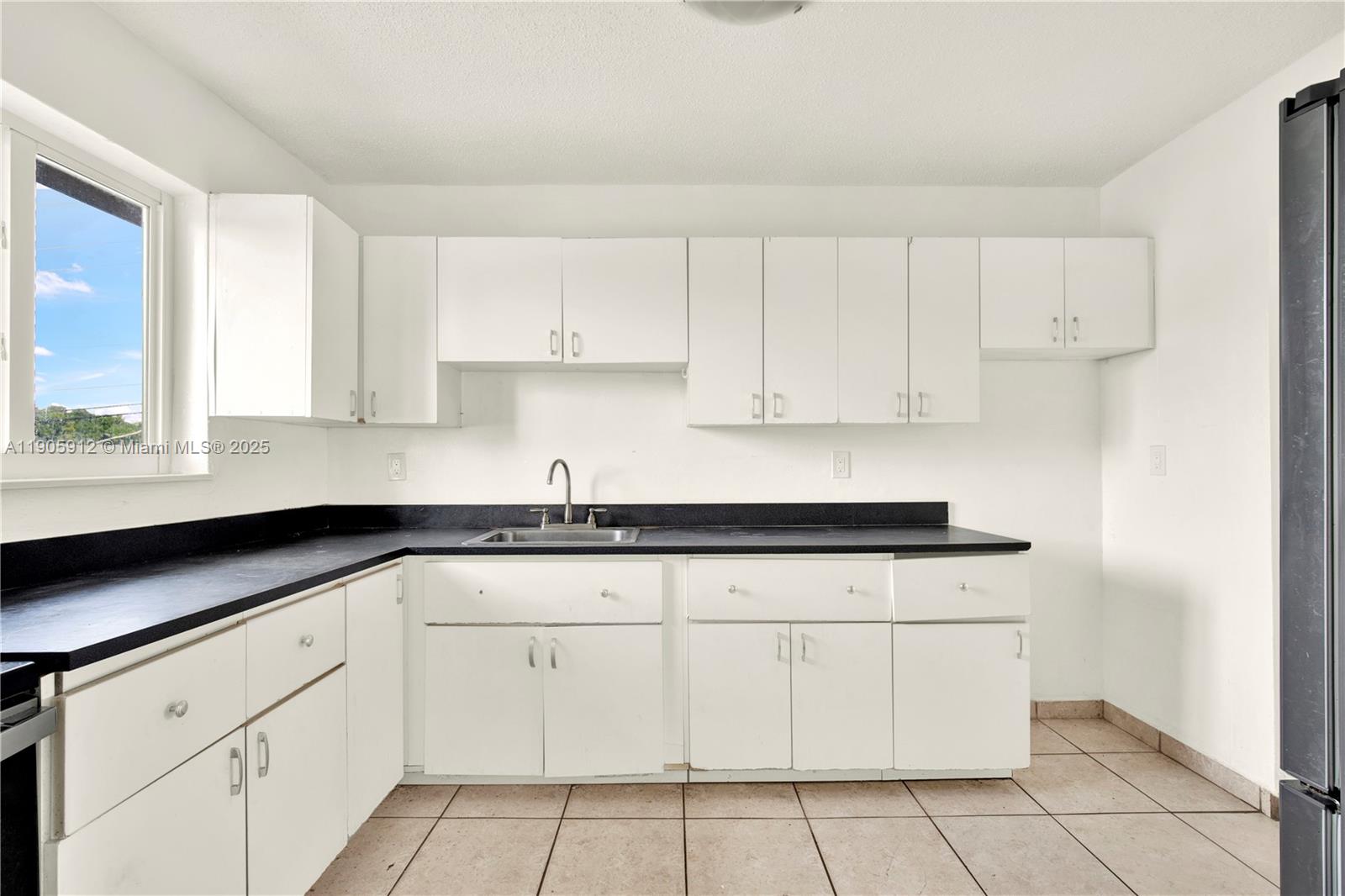 See details   /  3380 sq. ft. $ 2025-10-31 0 Photo