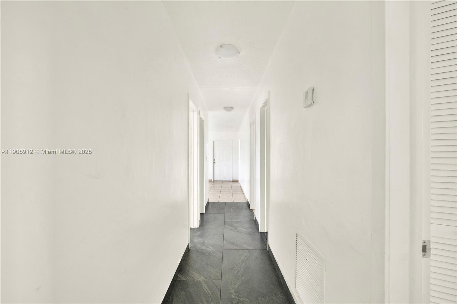 See details   /  3380 sq. ft. $ 2025-10-31 0 Photo