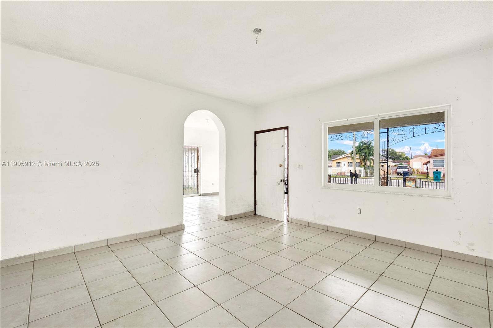 See details   /  3380 sq. ft. $ 2025-10-31 0 Photo