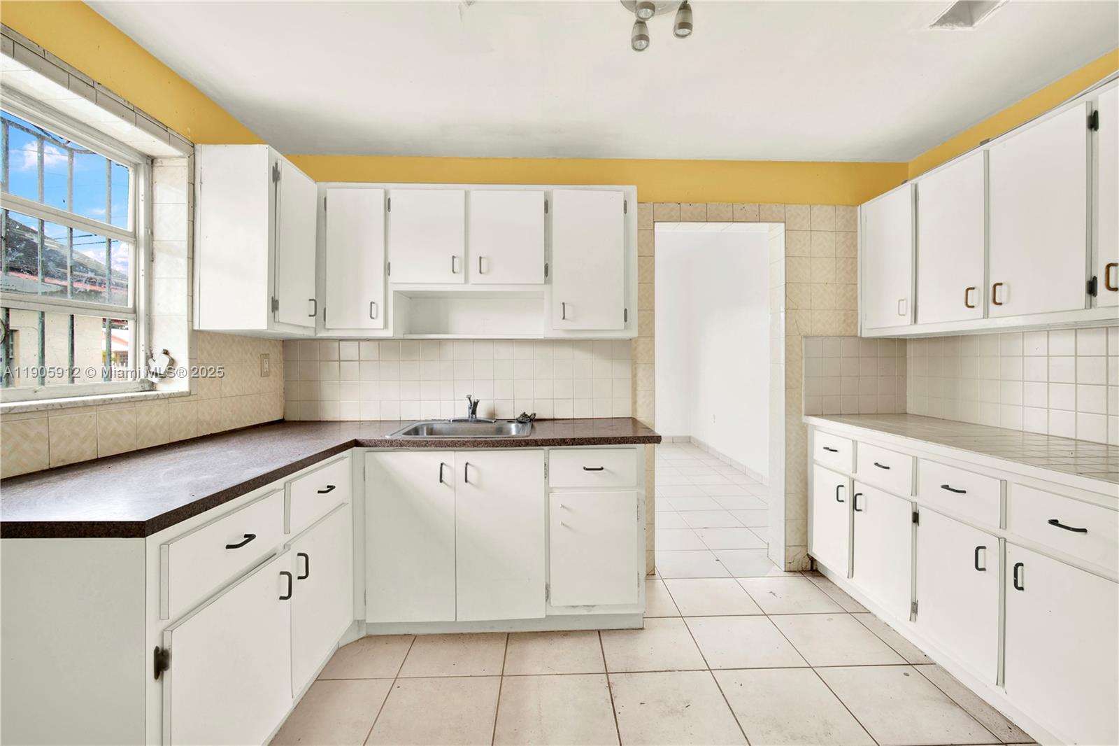 See details   /  3380 sq. ft. $ 2025-10-31 0 Photo