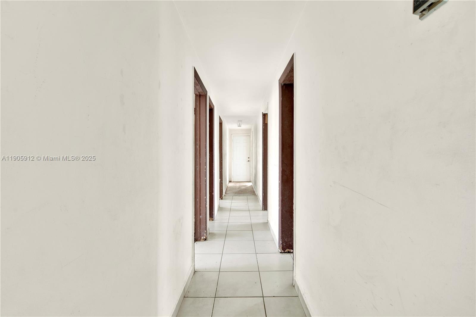 See details   /  3380 sq. ft. $ 2025-10-31 0 Photo