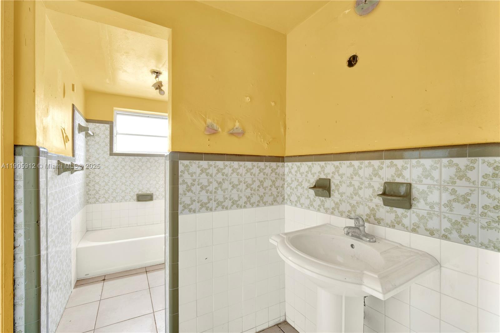 See details   /  3380 sq. ft. $ 2025-10-31 0 Photo