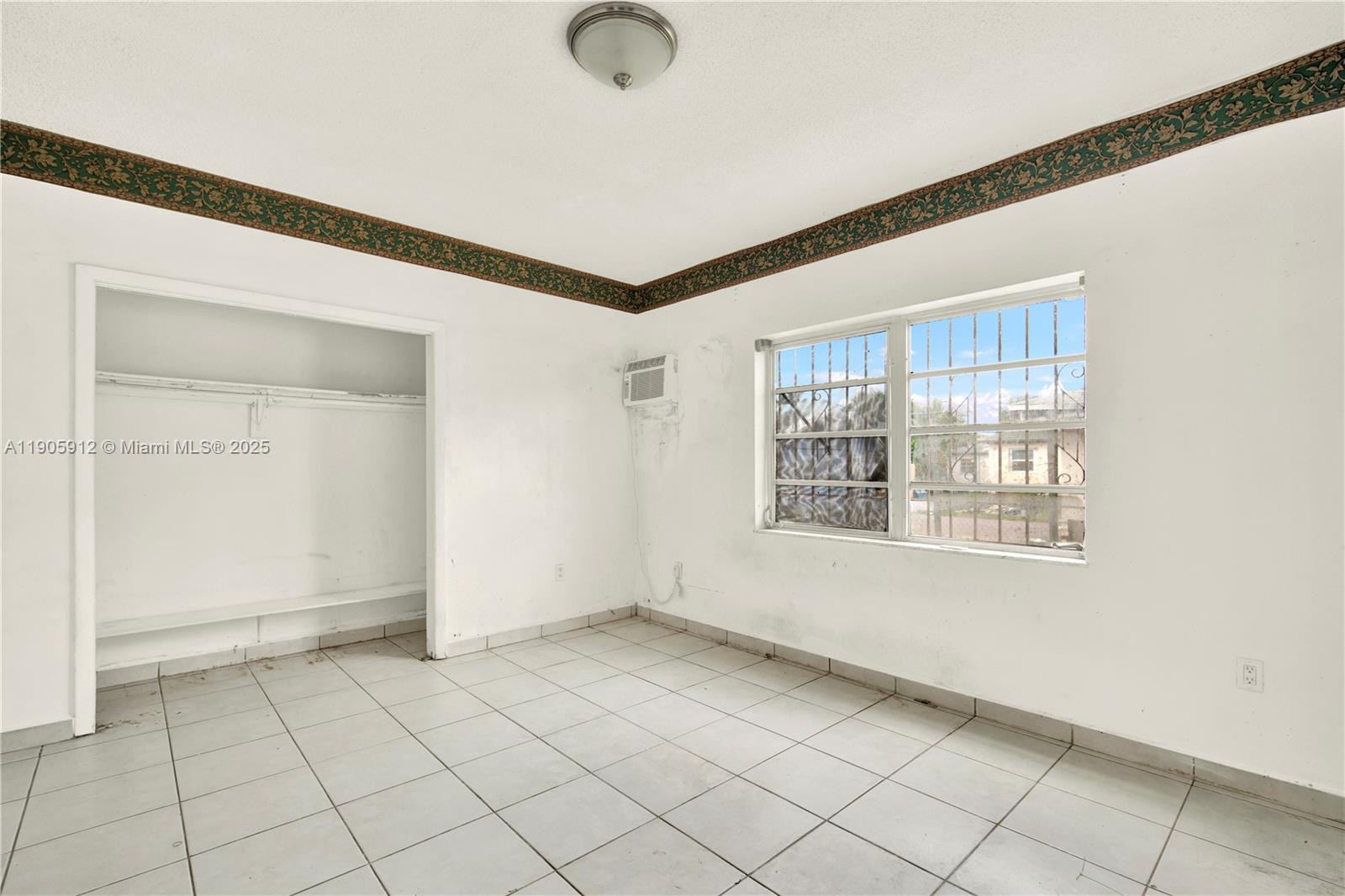 See details   /  3380 sq. ft. $ 2025-10-31 0 Photo