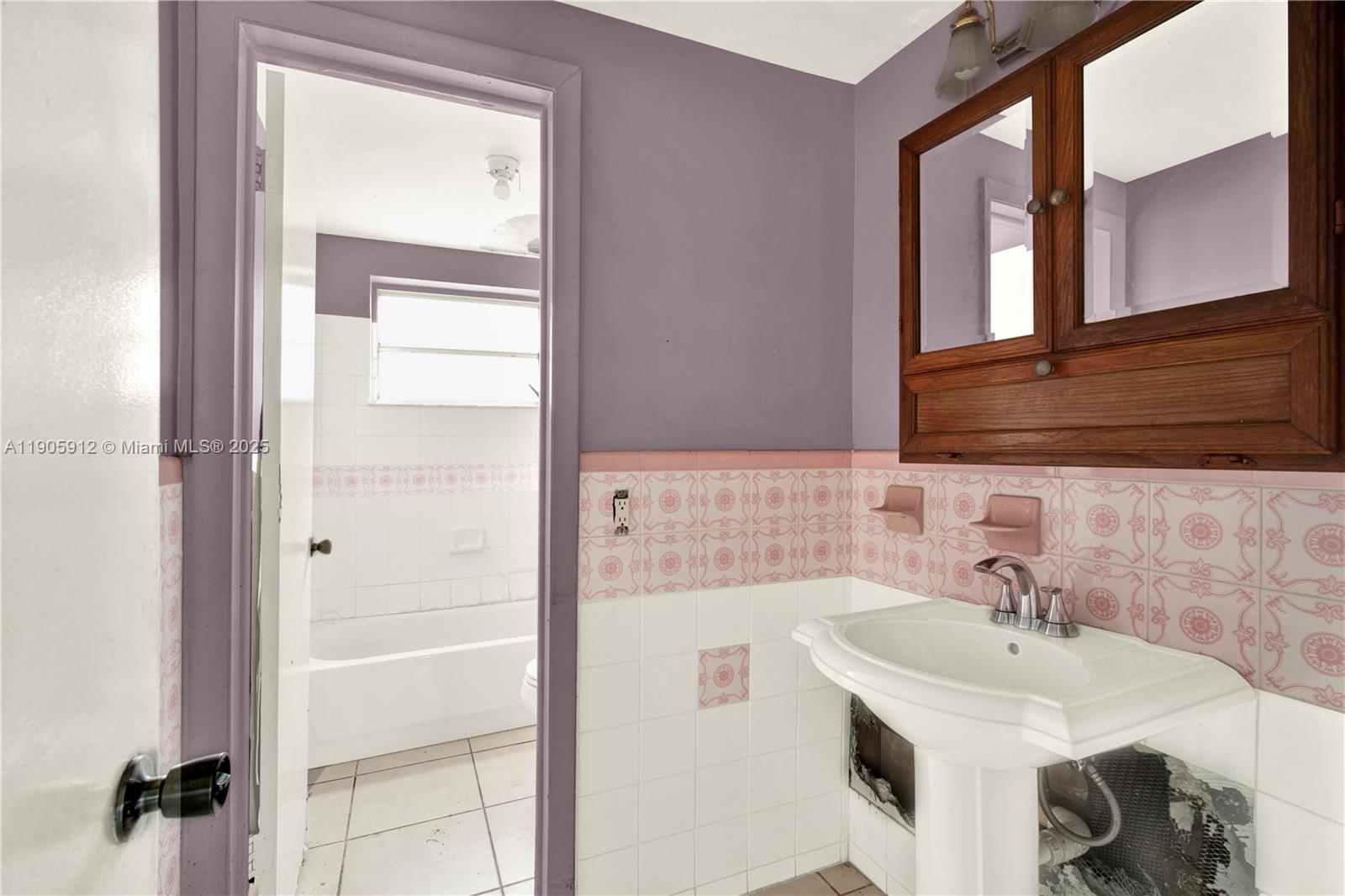 See details   /  3380 sq. ft. $ 2025-10-31 0 Photo