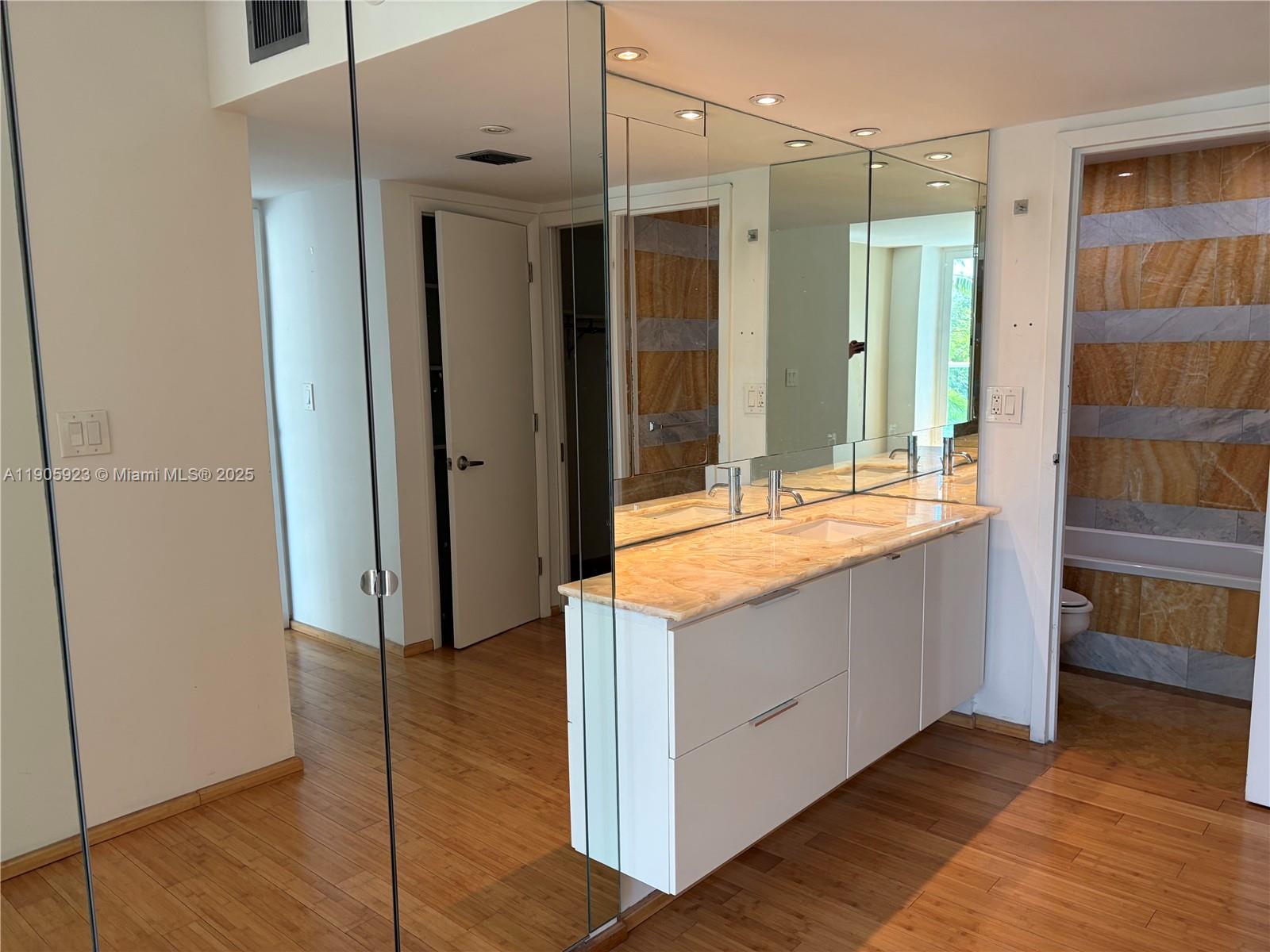 222 2 / 2 1357 sq. ft. $ 2025-10-31 0 Photo