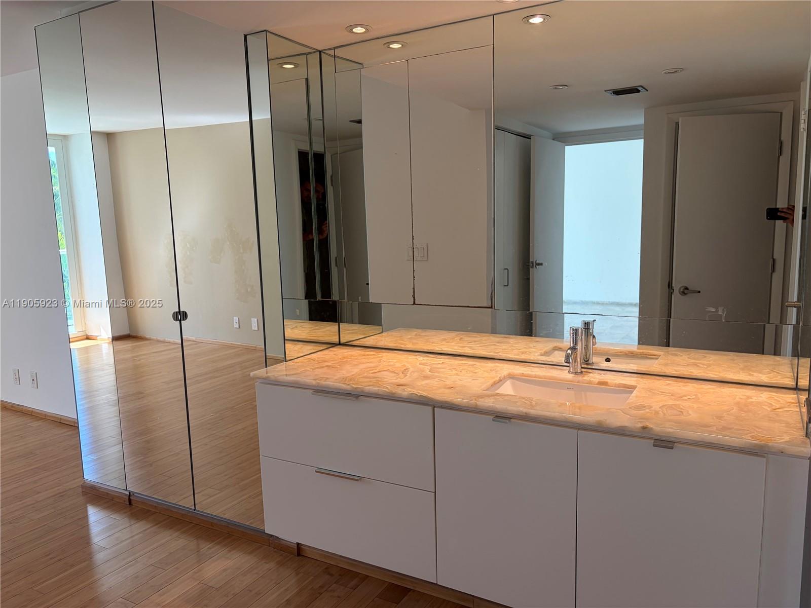 222 2 / 2 1357 sq. ft. $ 2025-10-31 0 Photo