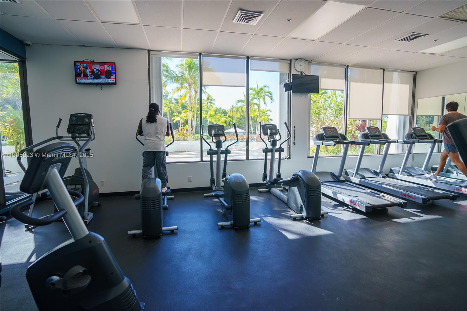 222 2 / 2 1357 sq. ft. $ 2025-10-31 0 Photo