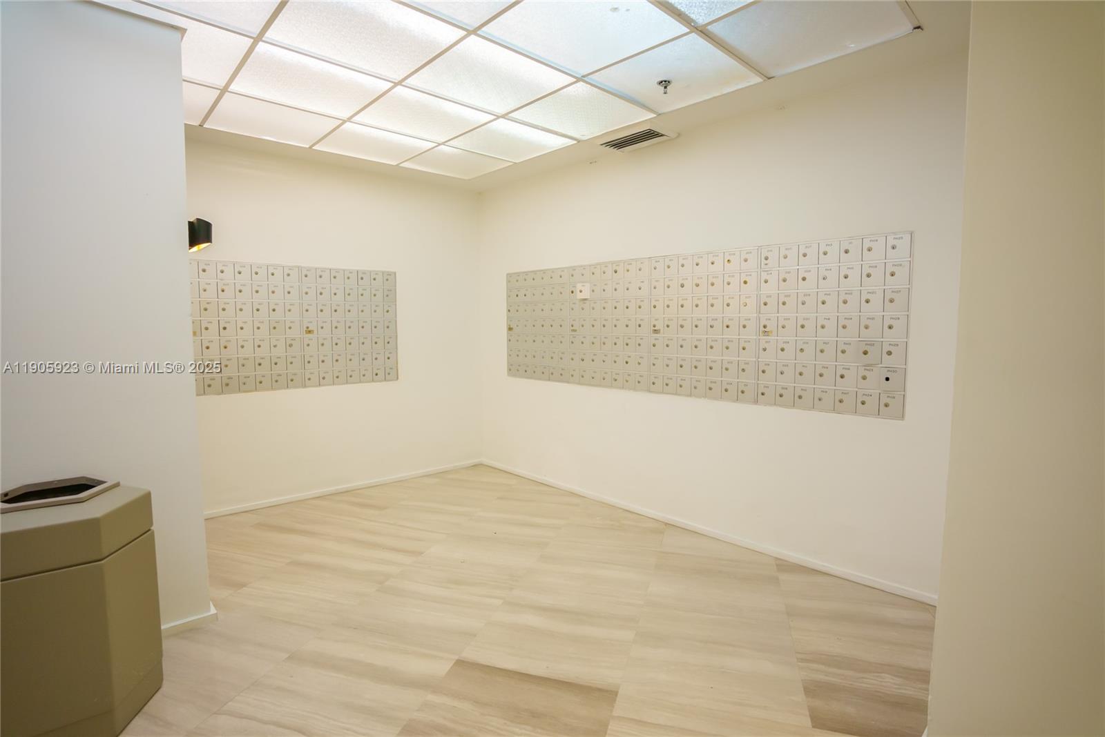 222 2 / 2 1357 sq. ft. $ 2025-10-31 0 Photo