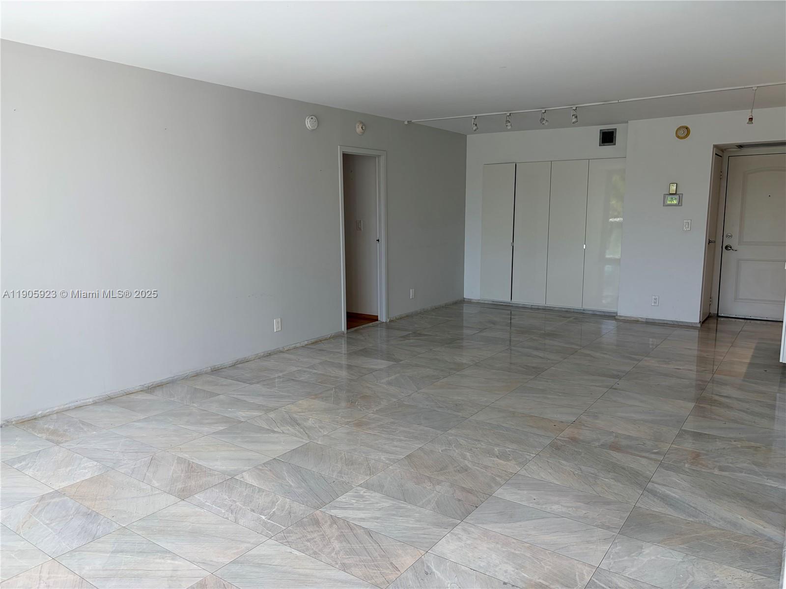 222 2 / 2 1357 sq. ft. $ 2025-10-31 0 Photo