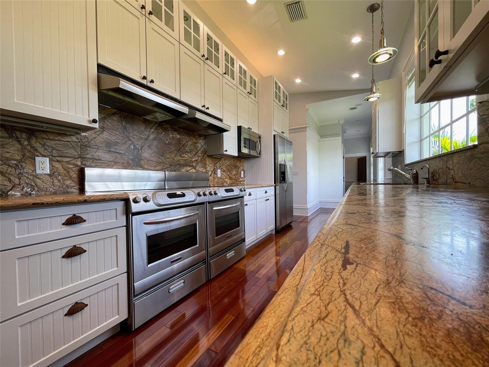   / 0 3800 sq. ft. $ 2026-06-19 0 foto