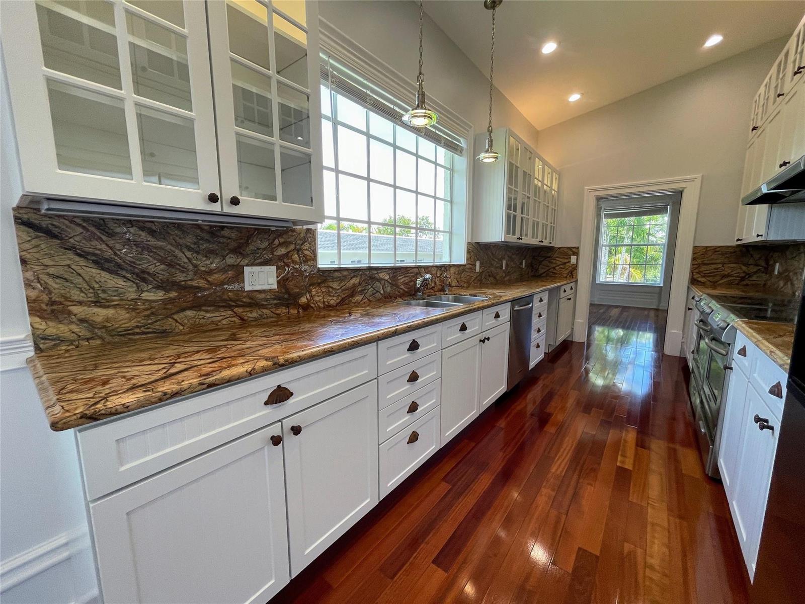  / 0 3800 sq. ft. $ 2026-06-19 0 foto