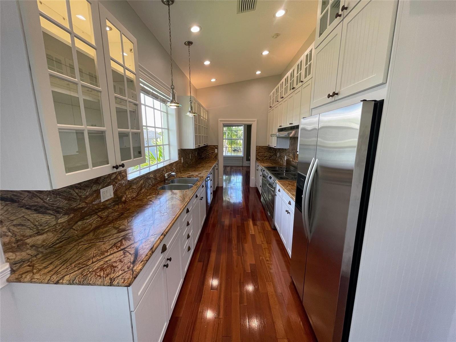   / 0 3800 sq. ft. $ 2026-06-19 0 foto
