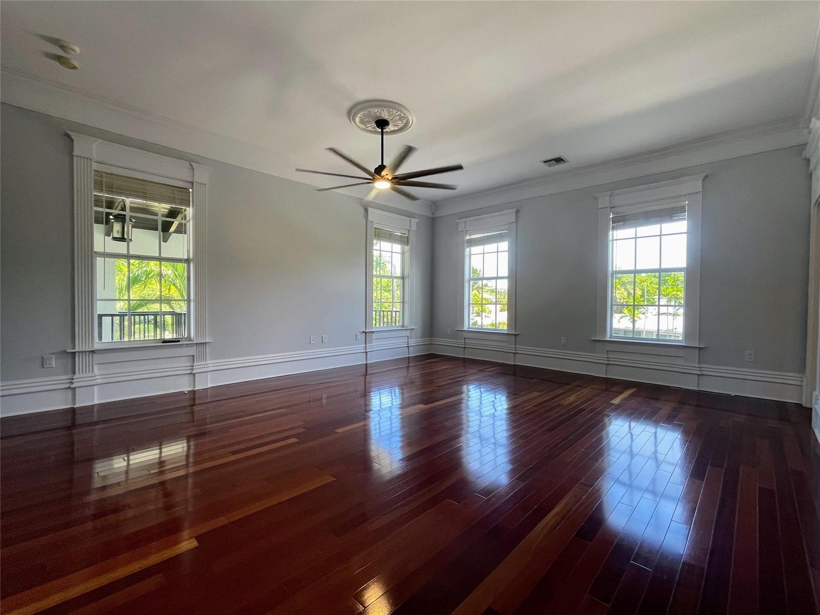   / 0 3800 sq. ft. $ 2026-06-19 0 foto