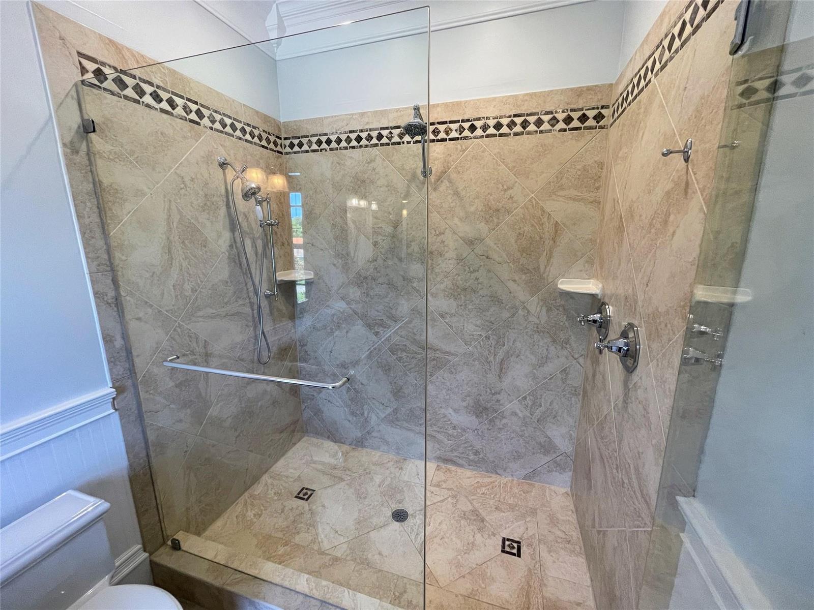   / 0 3800 sq. ft. $ 2026-06-19 0 foto