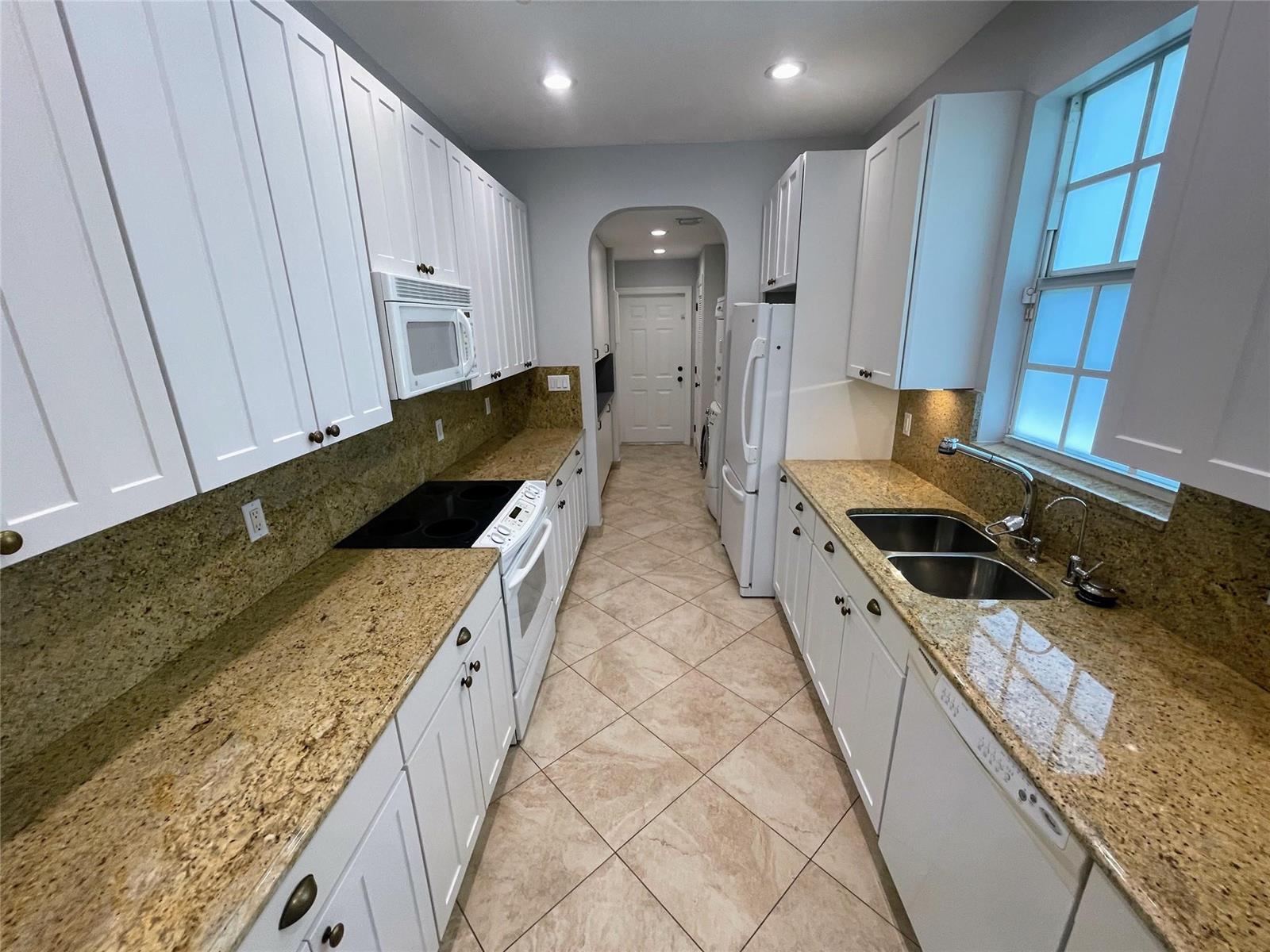   / 0 3800 sq. ft. $ 2026-06-19 0 foto