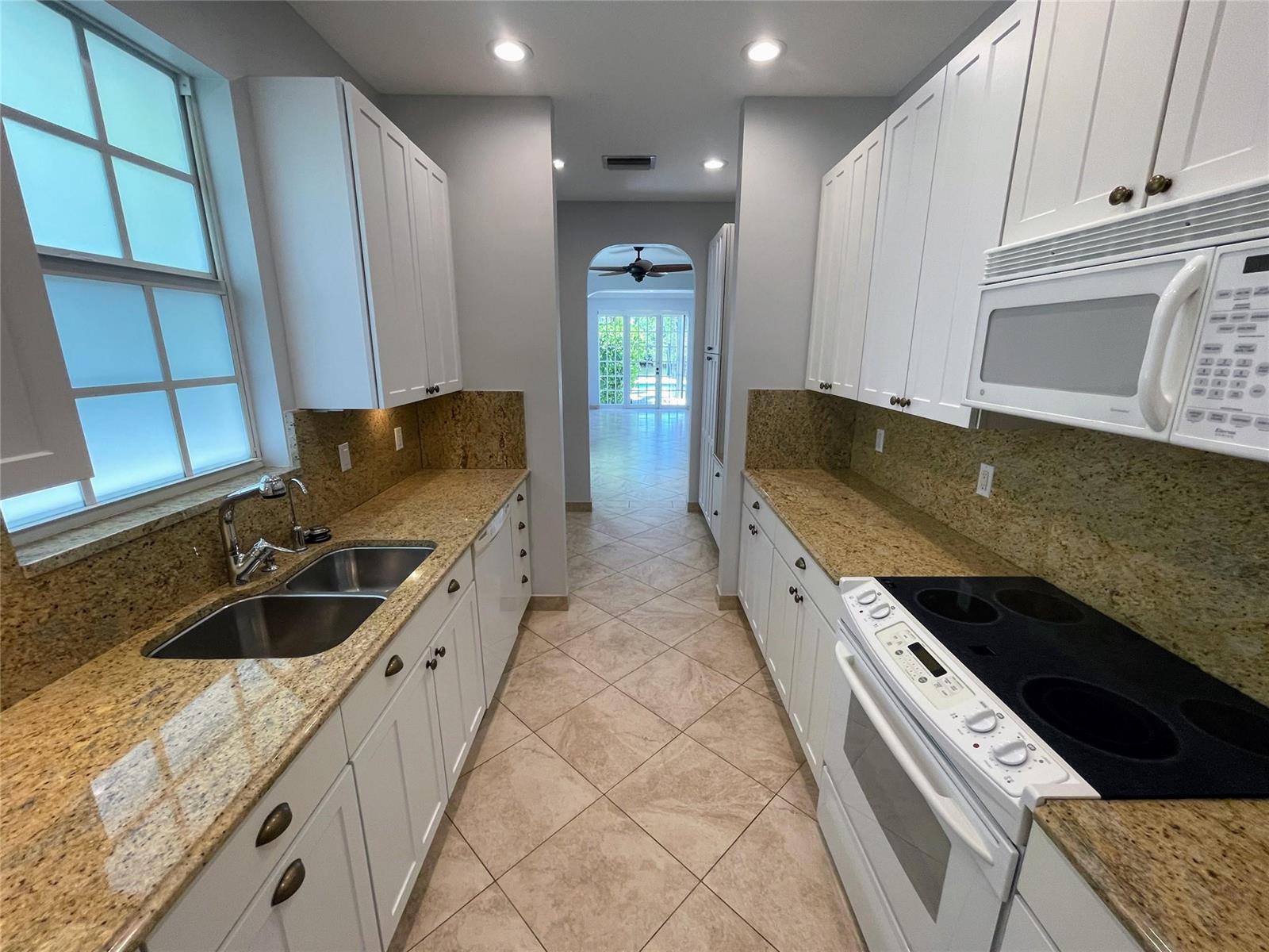   / 0 3800 sq. ft. $ 2026-06-19 0 foto