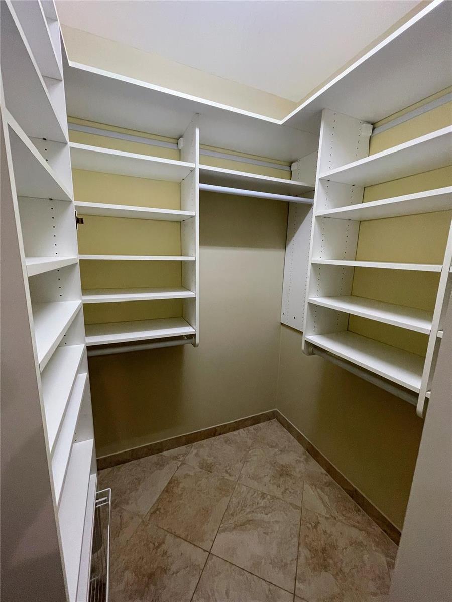   / 0 3800 sq. ft. $ 2026-06-19 0 foto