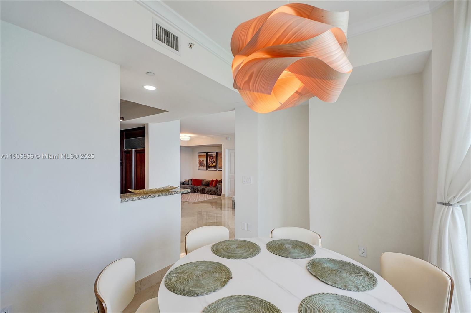 2605 3 / 3 2214 sq. ft. $ 2025-10-31 0 Photo