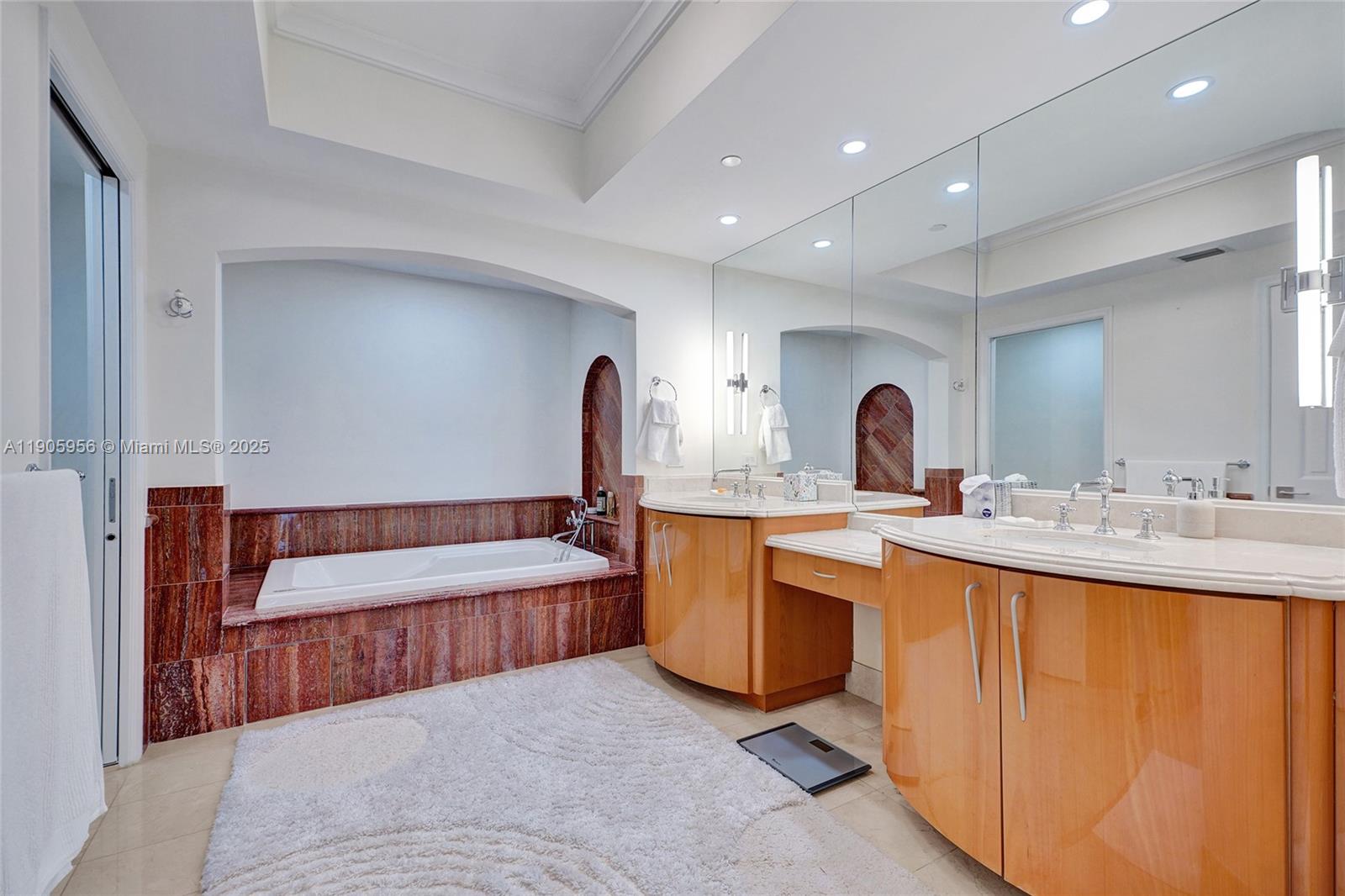 2605 3 / 3 2214 sq. ft. $ 2025-10-31 0 Photo